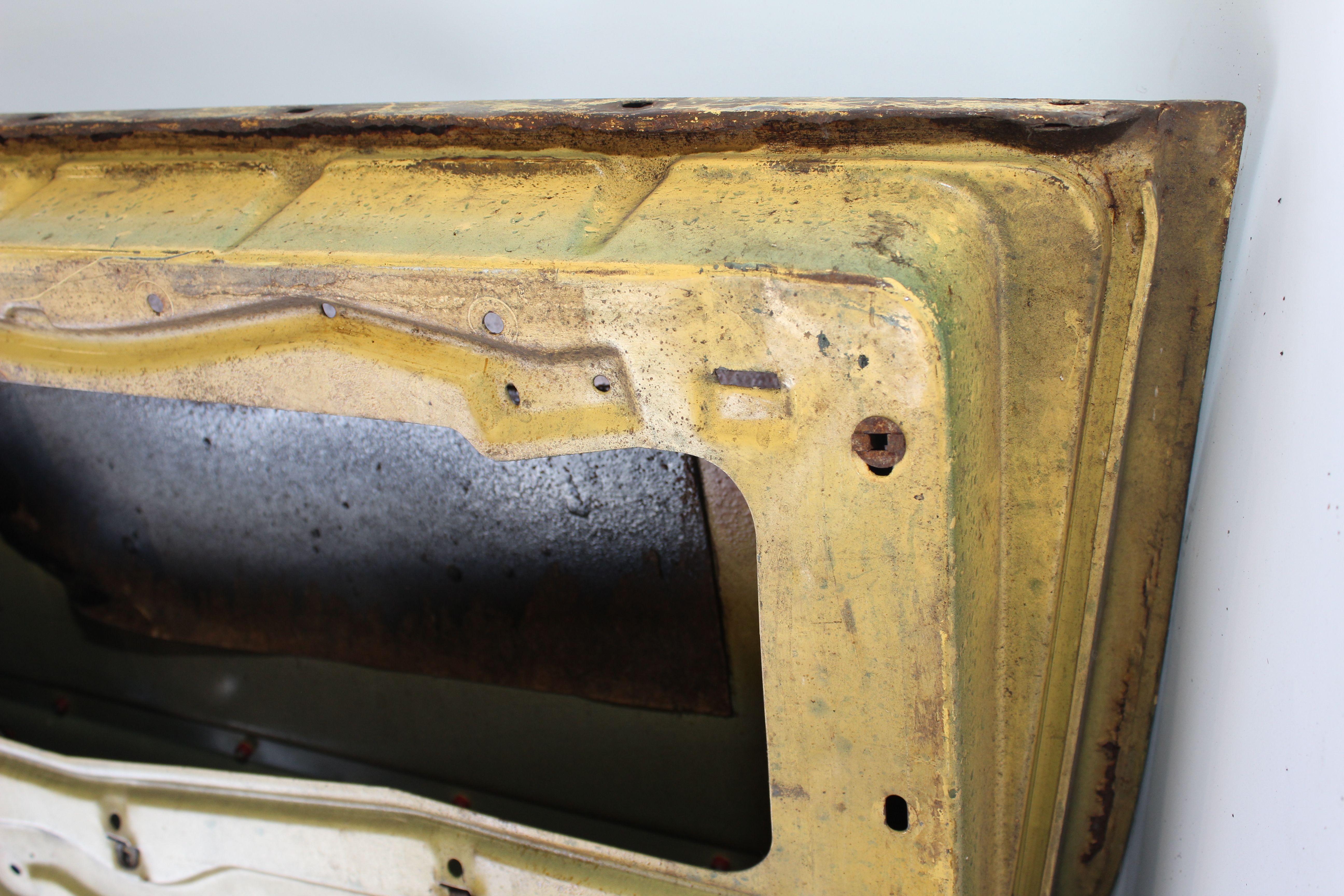 Tür vorn links Mercedes-Benz W114 115 /8 Strich acht Fahrertür grünmetallic Verglasung klar A1157201705 