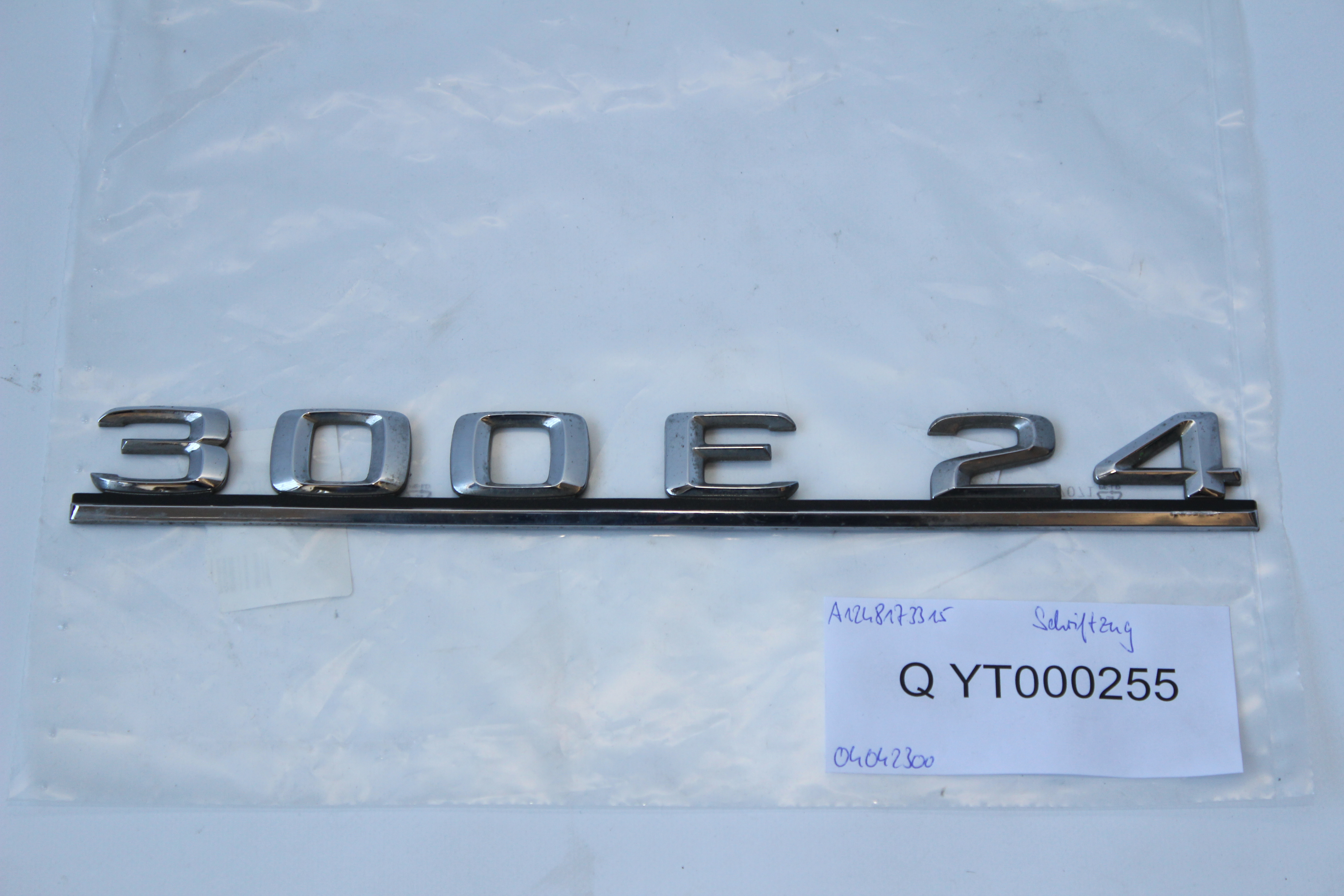 Typenkennzeichen "300E 24" Mercedes-Benz W124 Limousine BM 124031 Emblem Schriftzug 300E-24V Typenkennzeichen A1248173315