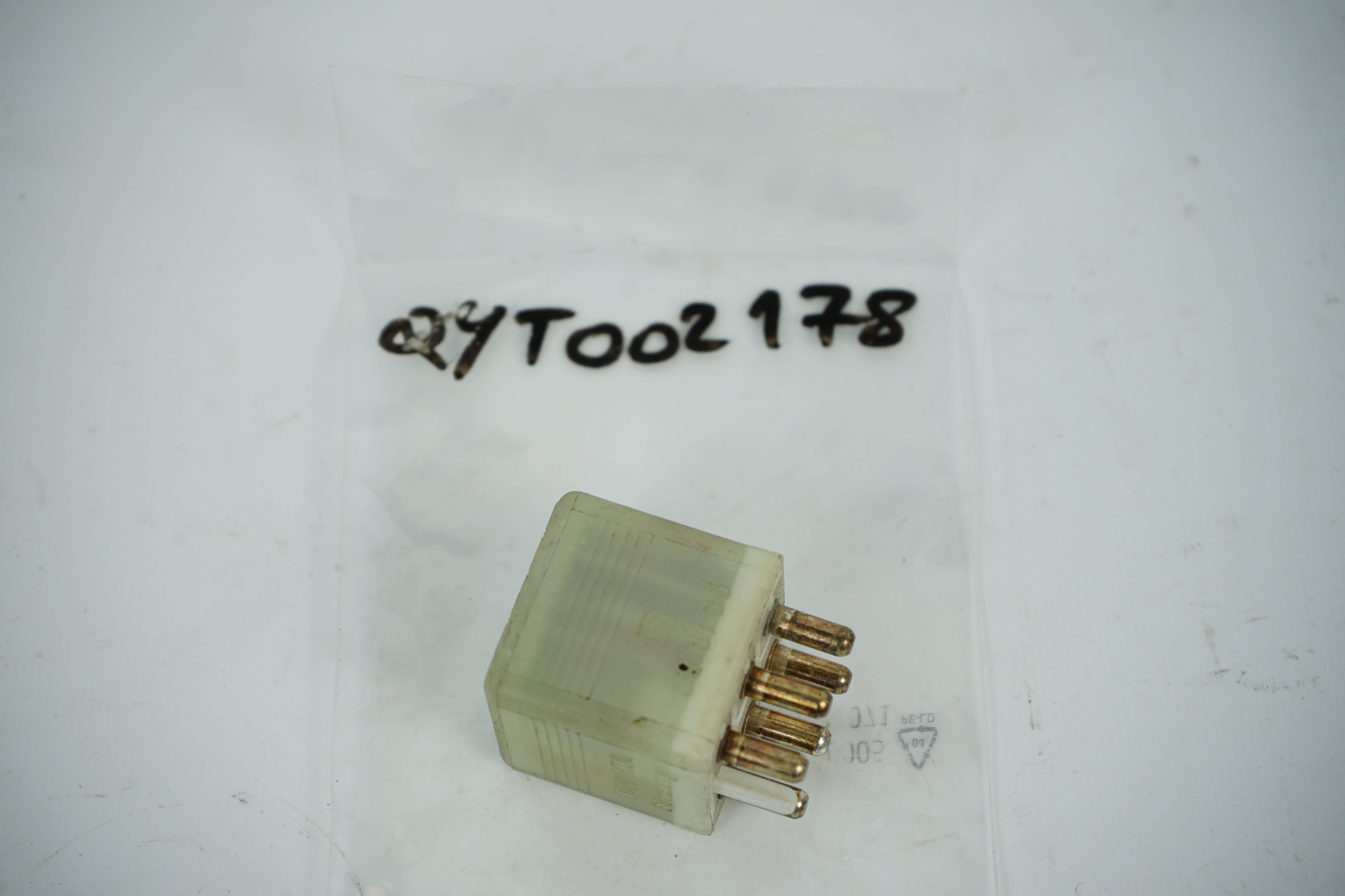 Relais Mercedes-Benz W124 W126 R129 W140 W201 W202 W463 Arbeitsstromrelais elektrische Sonderausstattung A0015427819