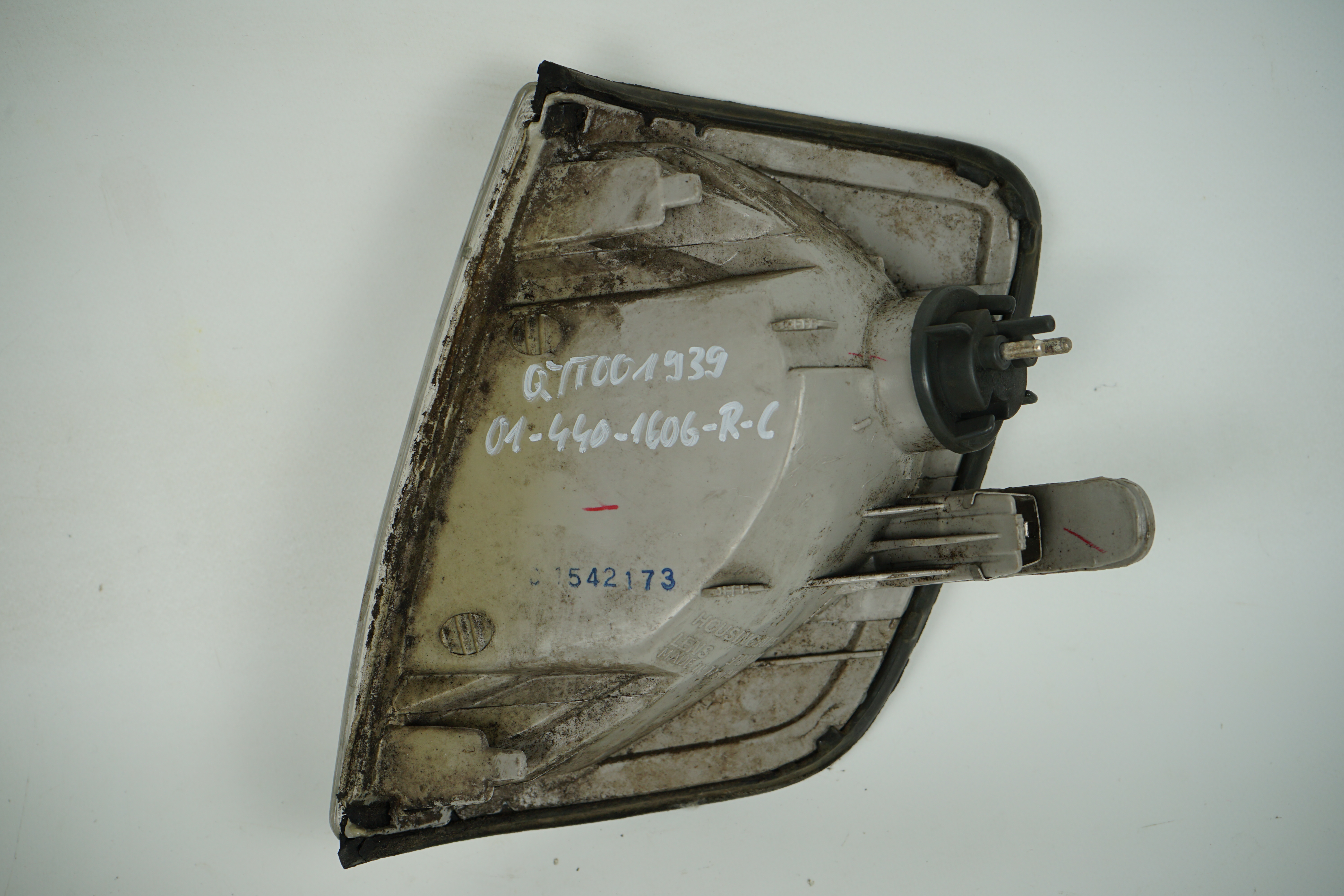 Blinkleuchte rechts weiß Mercedes-Benz A124 C124 S124 W124 Depo weiß Scheinwerfer vorne rechts A1248261043/ 014401606RC