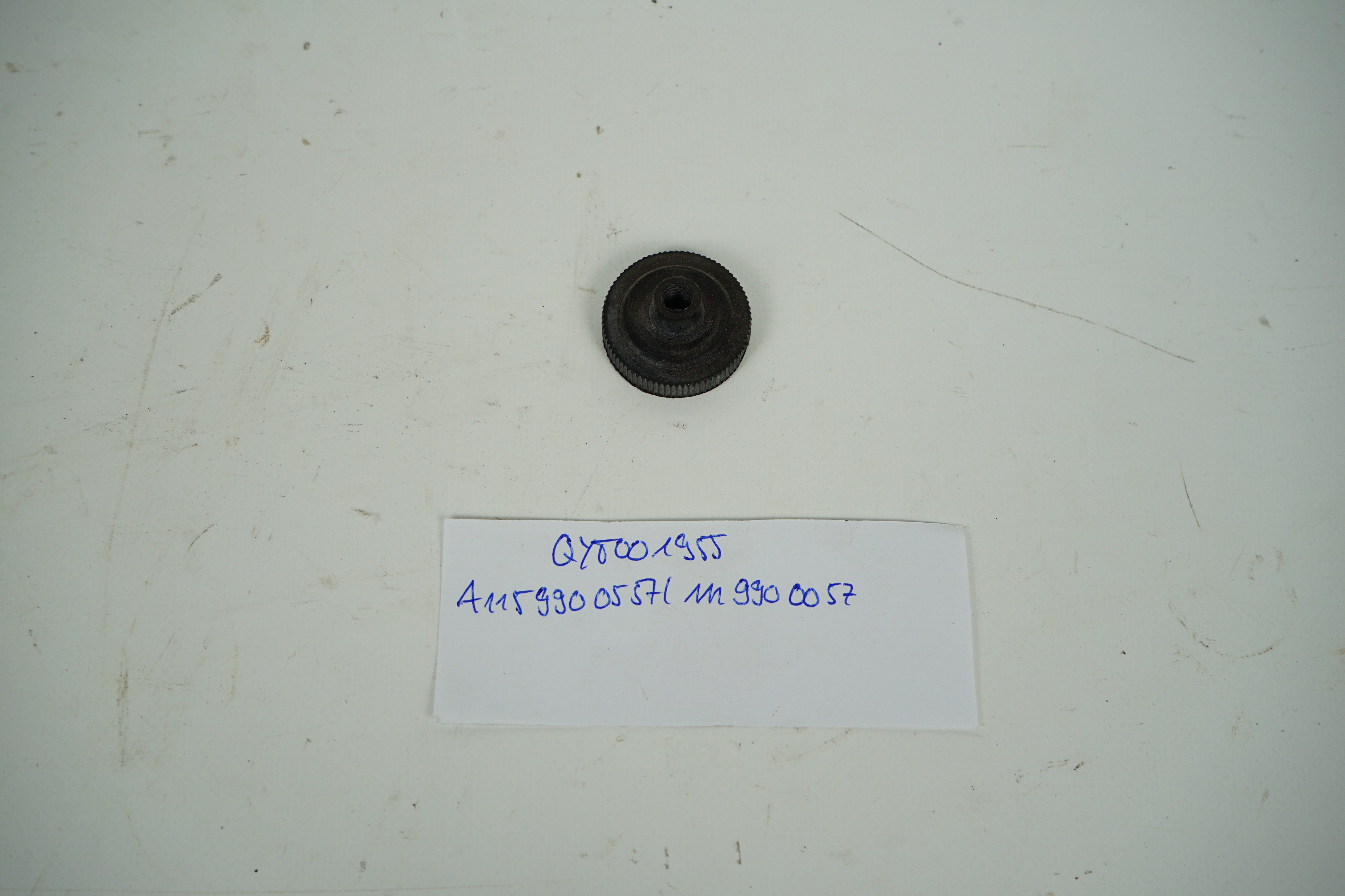 Mutter Mercedes-Benz W100 W108 W109 W110 W111 W112 W114 W115 W322 Gewindemutter Lampenträger A1299900157 A1159900557 A1119900057 