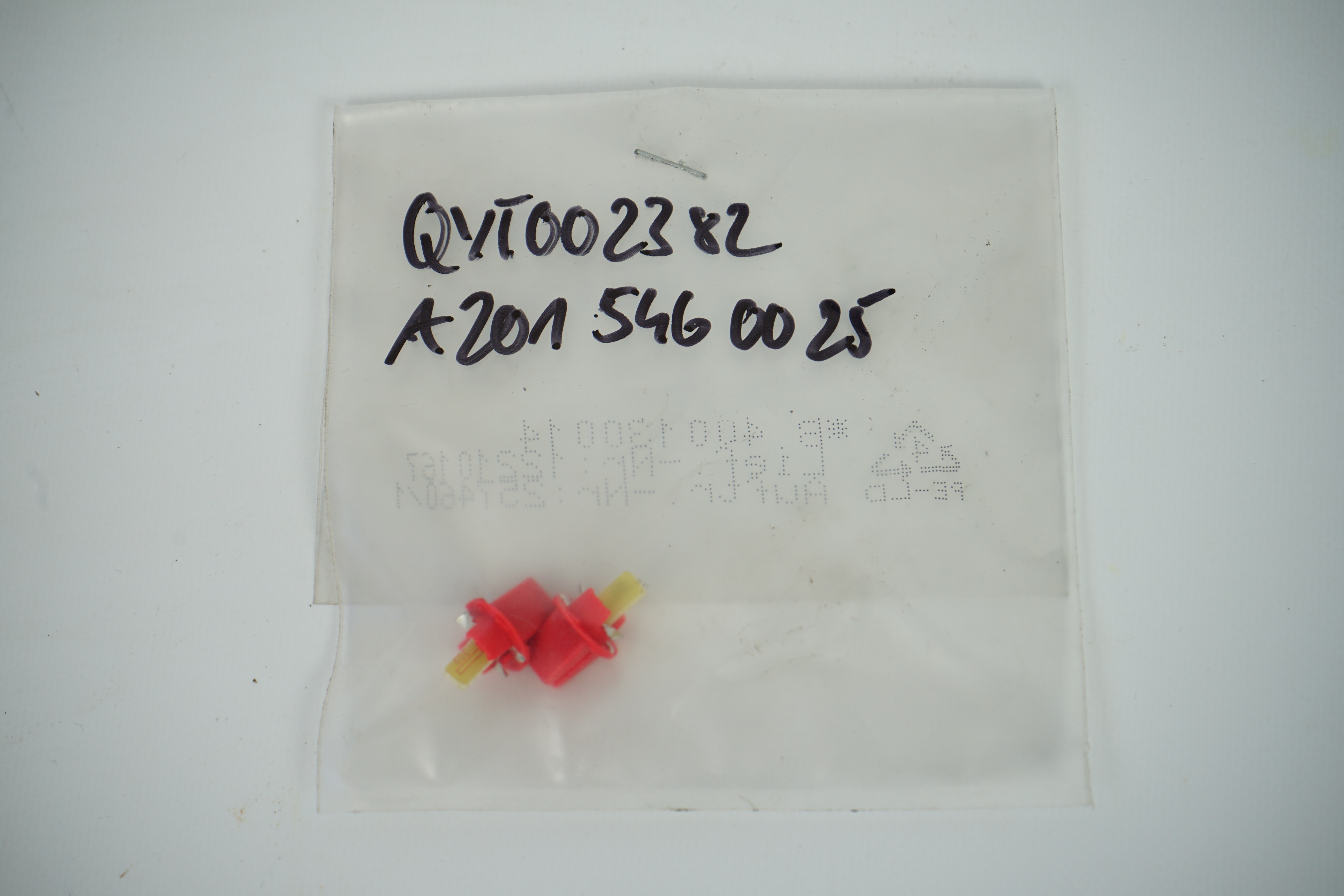 Sicherungseinsatz rot "KI" Mercedes-Benz W124 W126 W201 Sicherungseinsatz Schmelzsicherung Tachobeleuchtung Kombiinstrument A2015460025 →  A2015460025 26