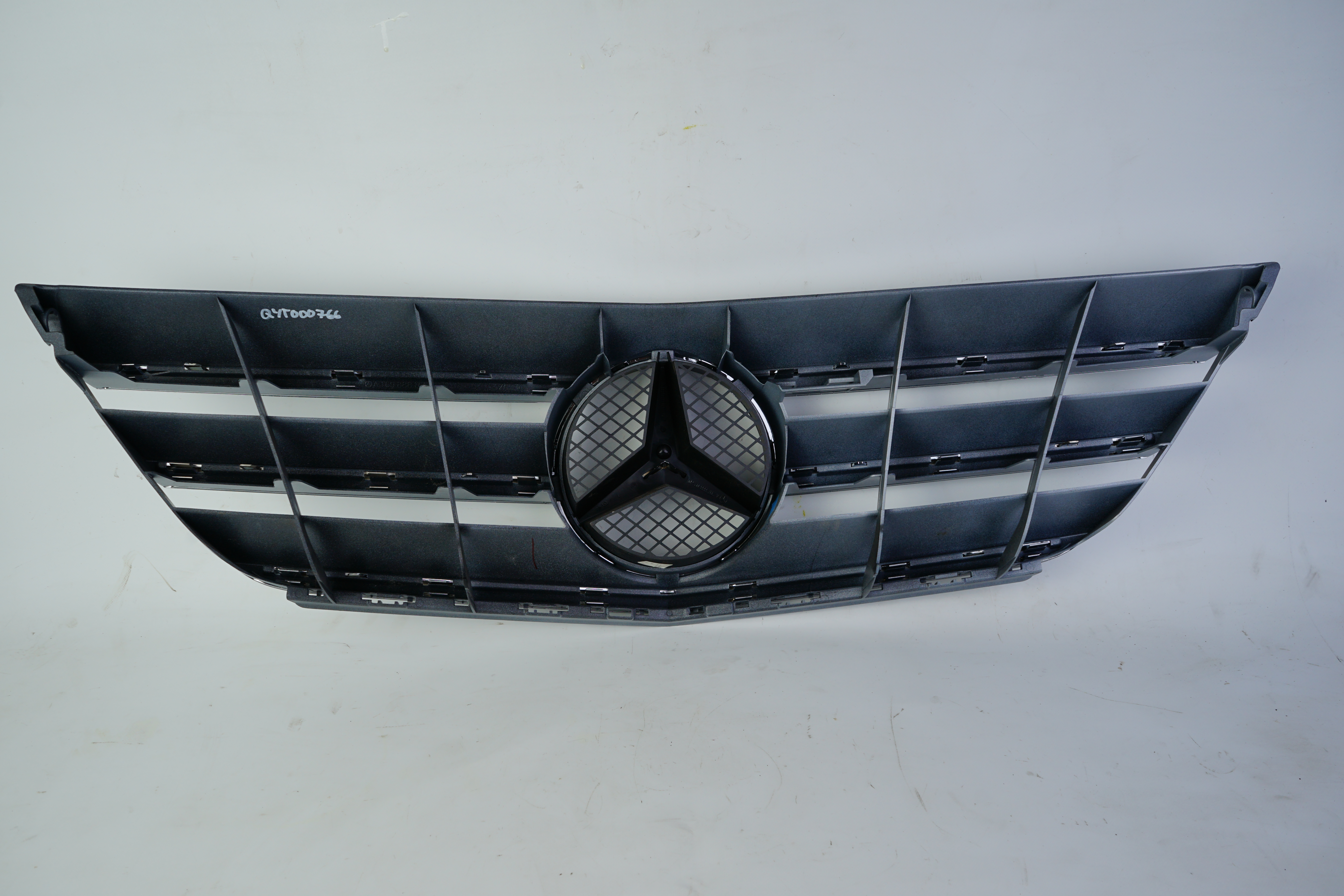 Mercedes-Benz W169 A-Klasse Mopf Grill Kühlergrill Silber mit Stern A1698800983 9744