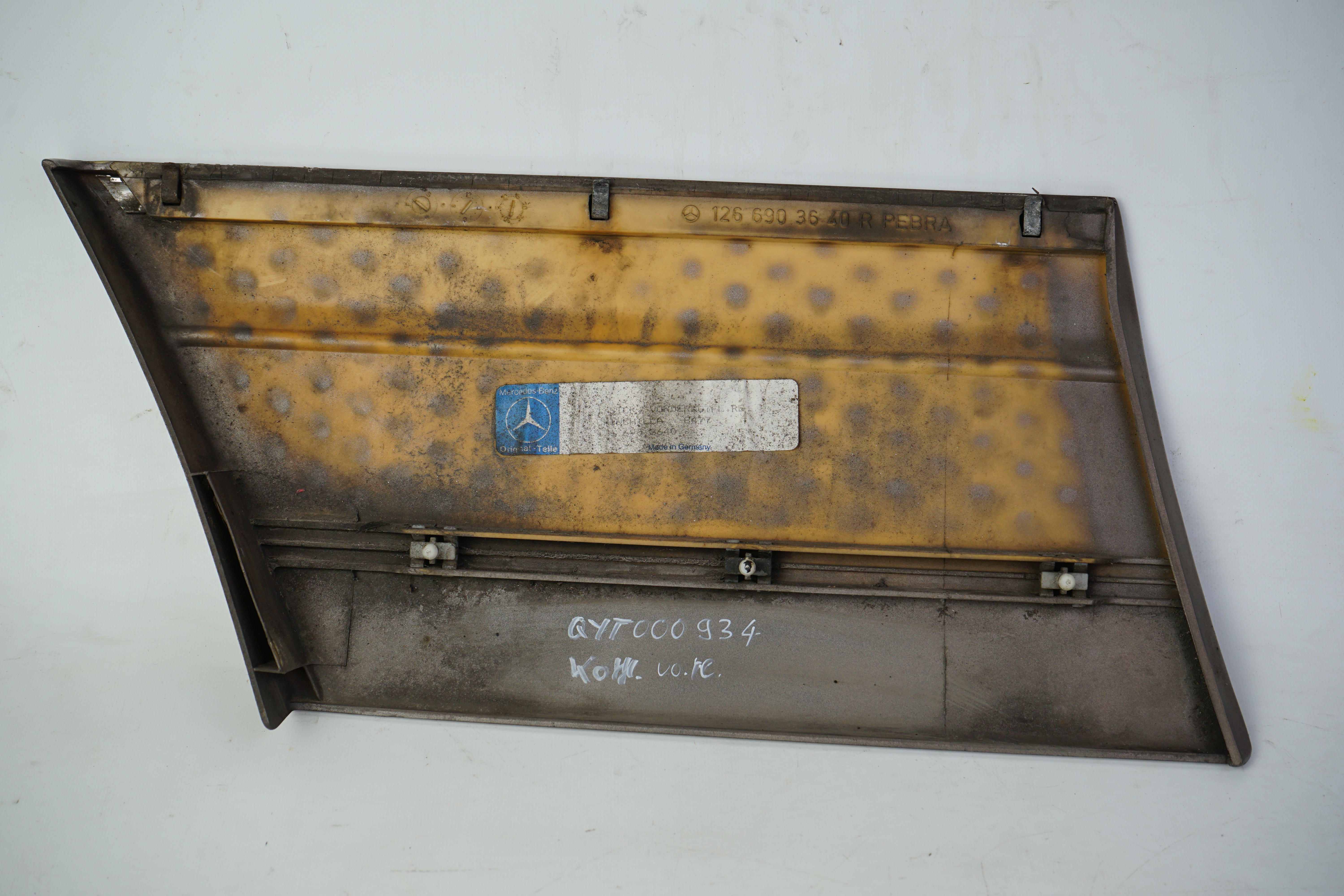 Verkleidung Kotflügel vorn rechts Sacco-Brett W126 S-Klasse 2.Serie 260SE-560SEL Limousine C126 420SEC-560SEC Coupé Verkleidung außen A1266903640 incl.Zierstab A1266985280