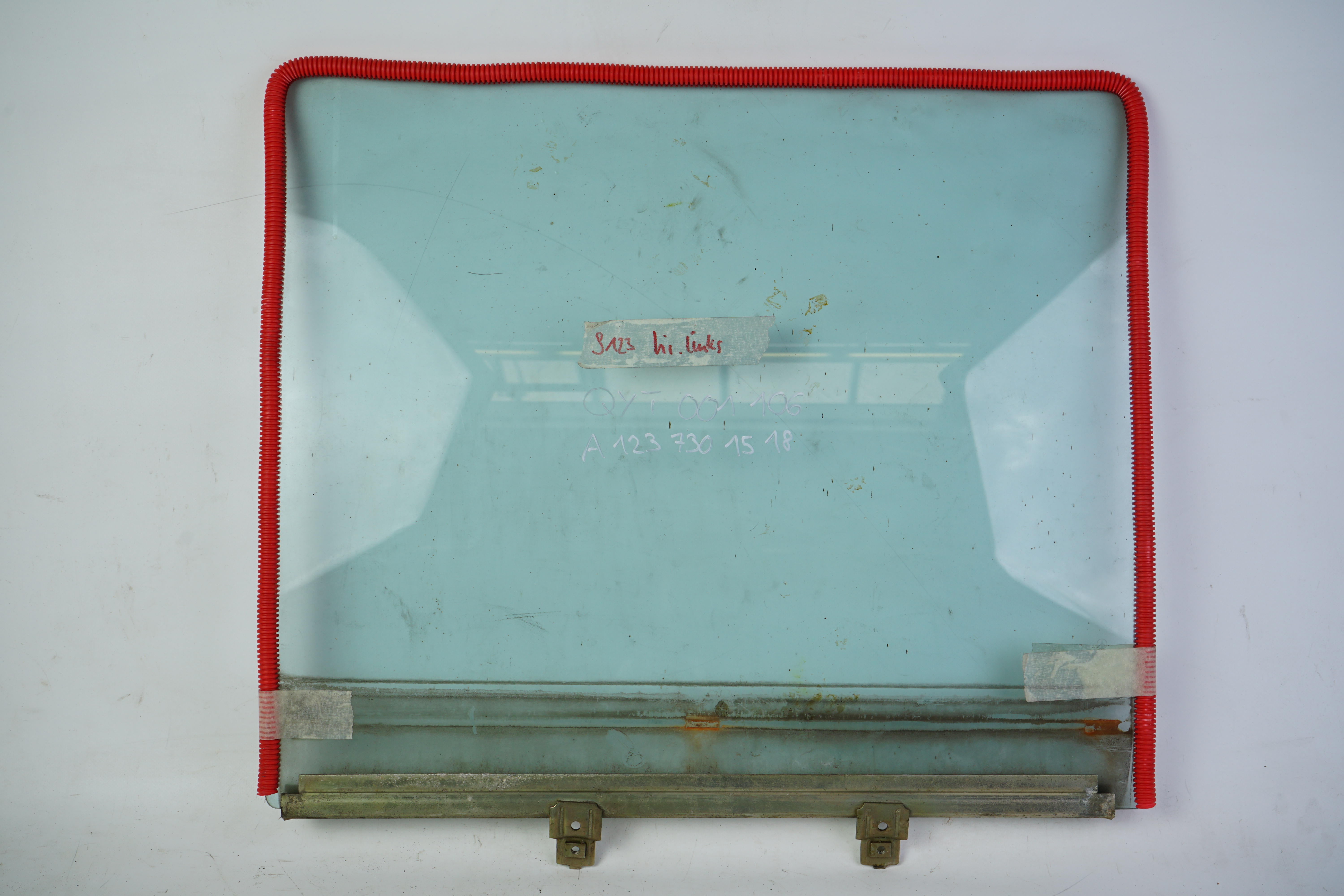 Seitenscheibe hinten links Mercedes-Benz S123 T-Modell/ Kombiwagen W123 Limousine Fondseitenscheibe links A1237301518