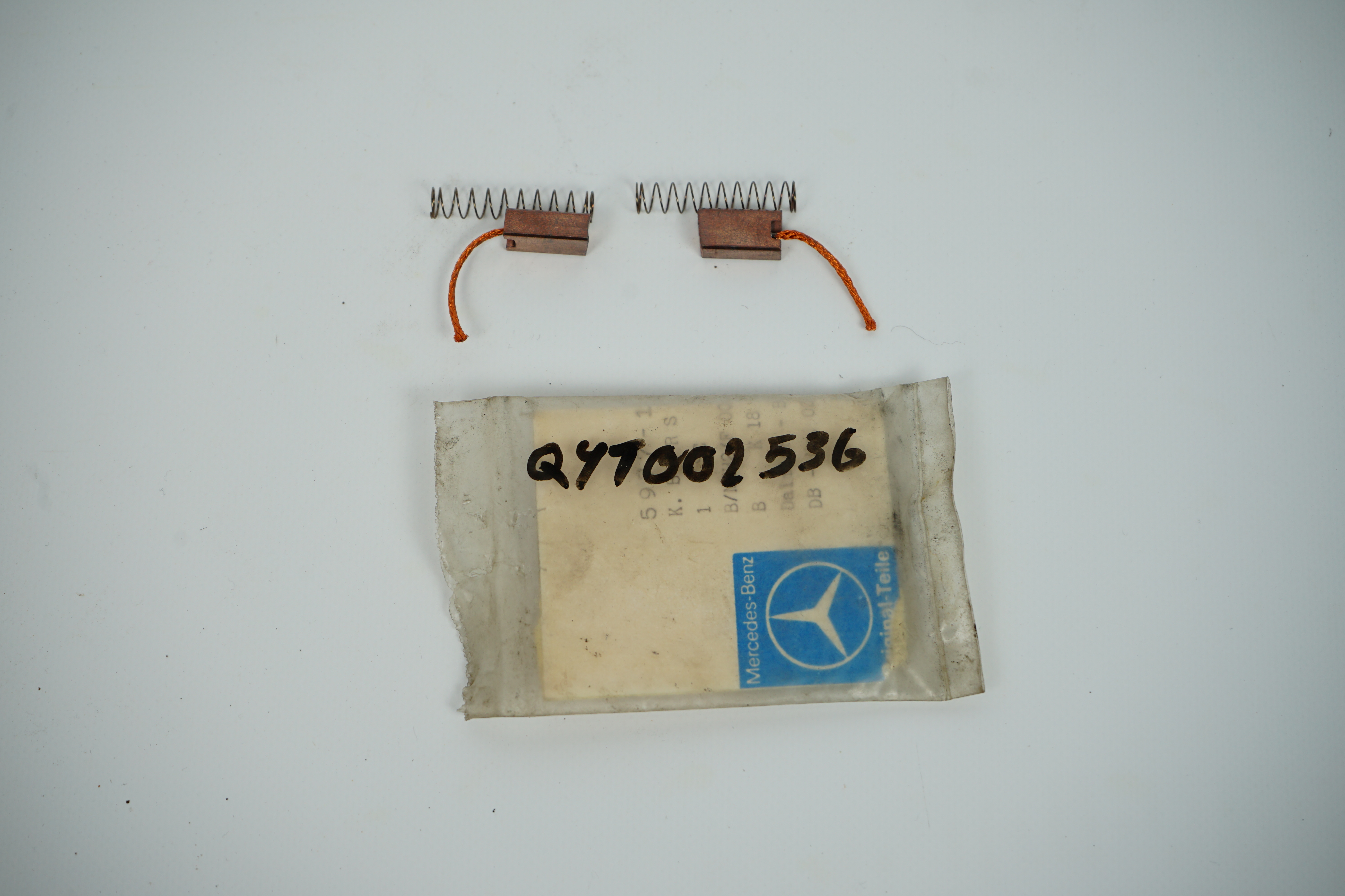 Kohlebürsten G-Modell Wolf neu! Mercedes-Benz W425 W427 W436 W437 Kohlebürsteneinsatz für Gebläse A0008290275