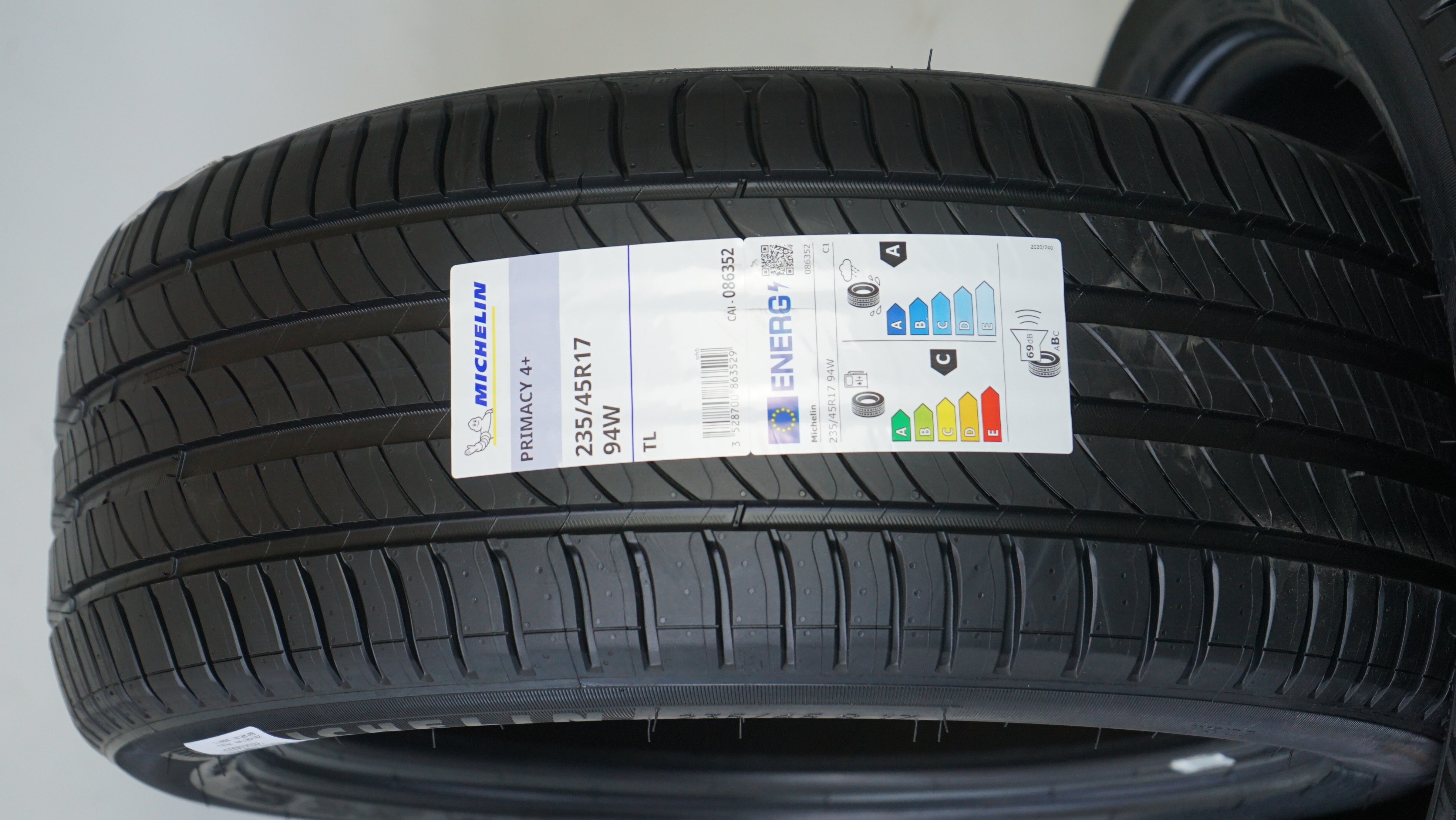 Sommerreifen MICHELIN Primacy 4+ 235/45R17 94W (C, A, B, 70dB) Mercedes-Benz W210 E-Klasse uvm. 23545R17 94W