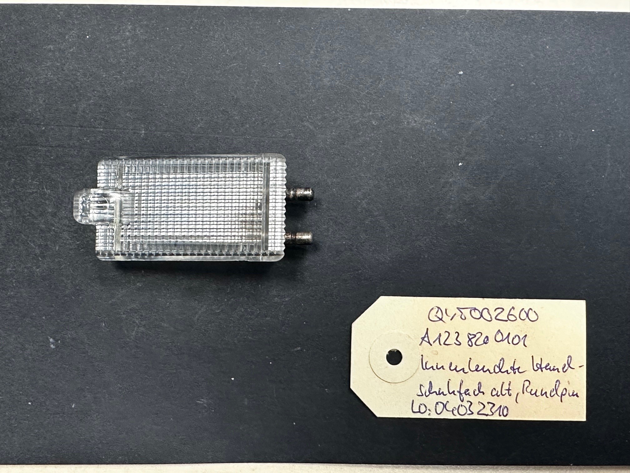 Leuchte für Diverse Mercedes-Benz Fahrzeuge Innenleuchte Handschuhfach Rundpinanschluss A1158250043 A0018205801 A1238200101 A1268201301