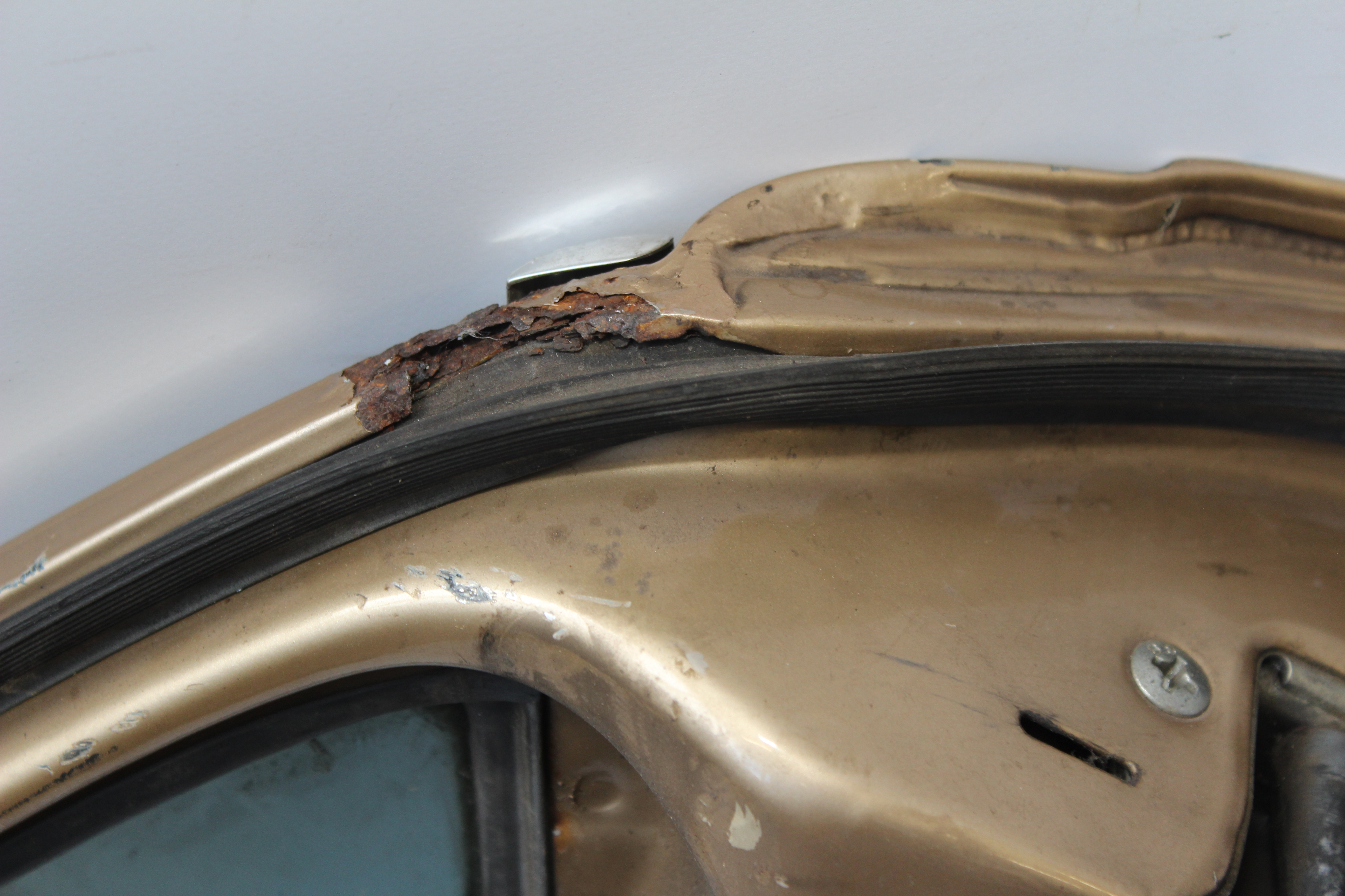 Fondtür rechts W123 Limousine Tür hinten rechts A1237300705 champagner 473