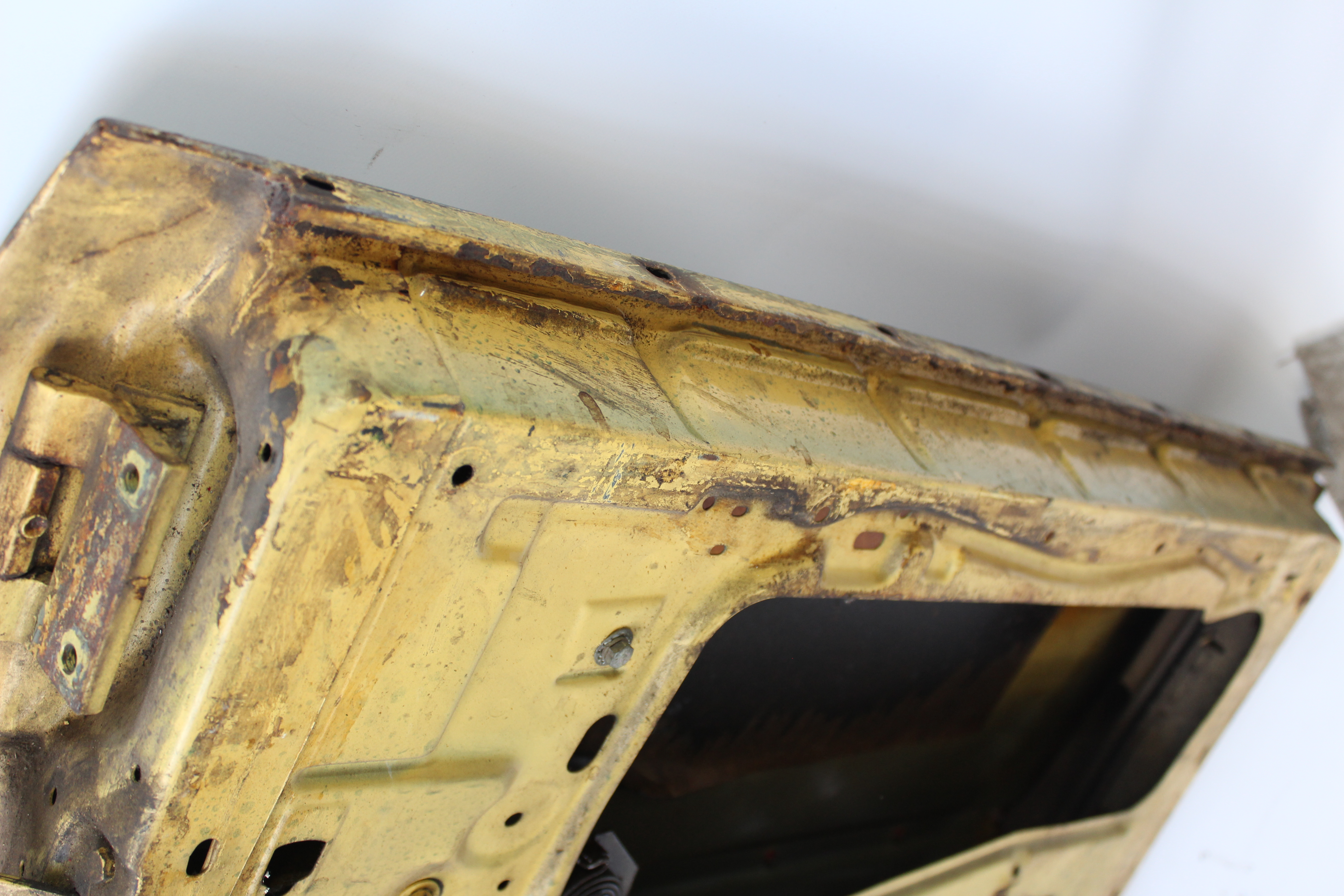 Tür vorn links Mercedes-Benz W114 115 /8 Strich acht Fahrertür grünmetallic Verglasung klar A1157201705 