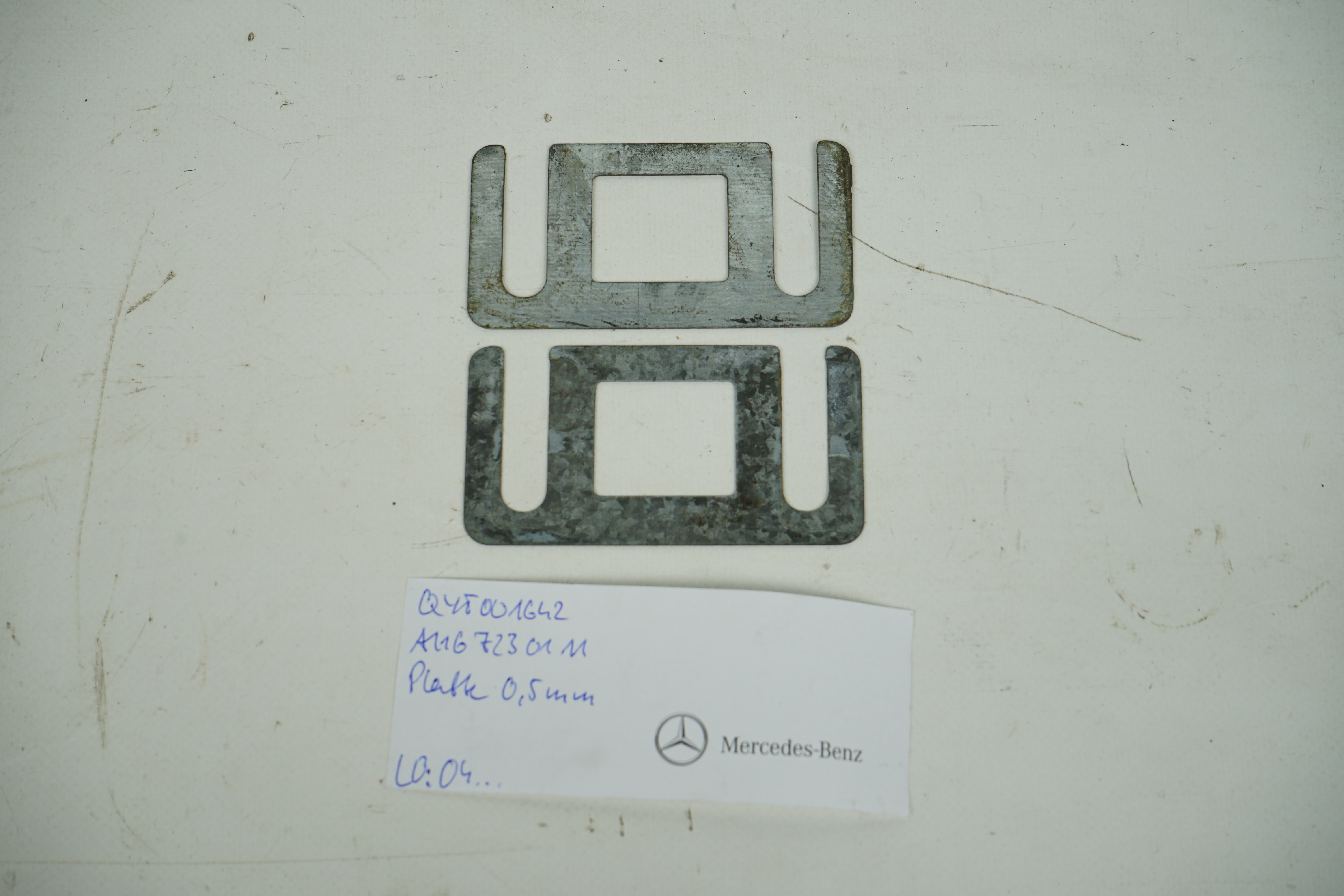  Unterlegplatte 0,5mm Ausgleichplatte Schließöse Mercedes-Benz C107 R107 W116 W123 W126 Ausgleich Beilage Zapfenschloss Tür A1167230211
