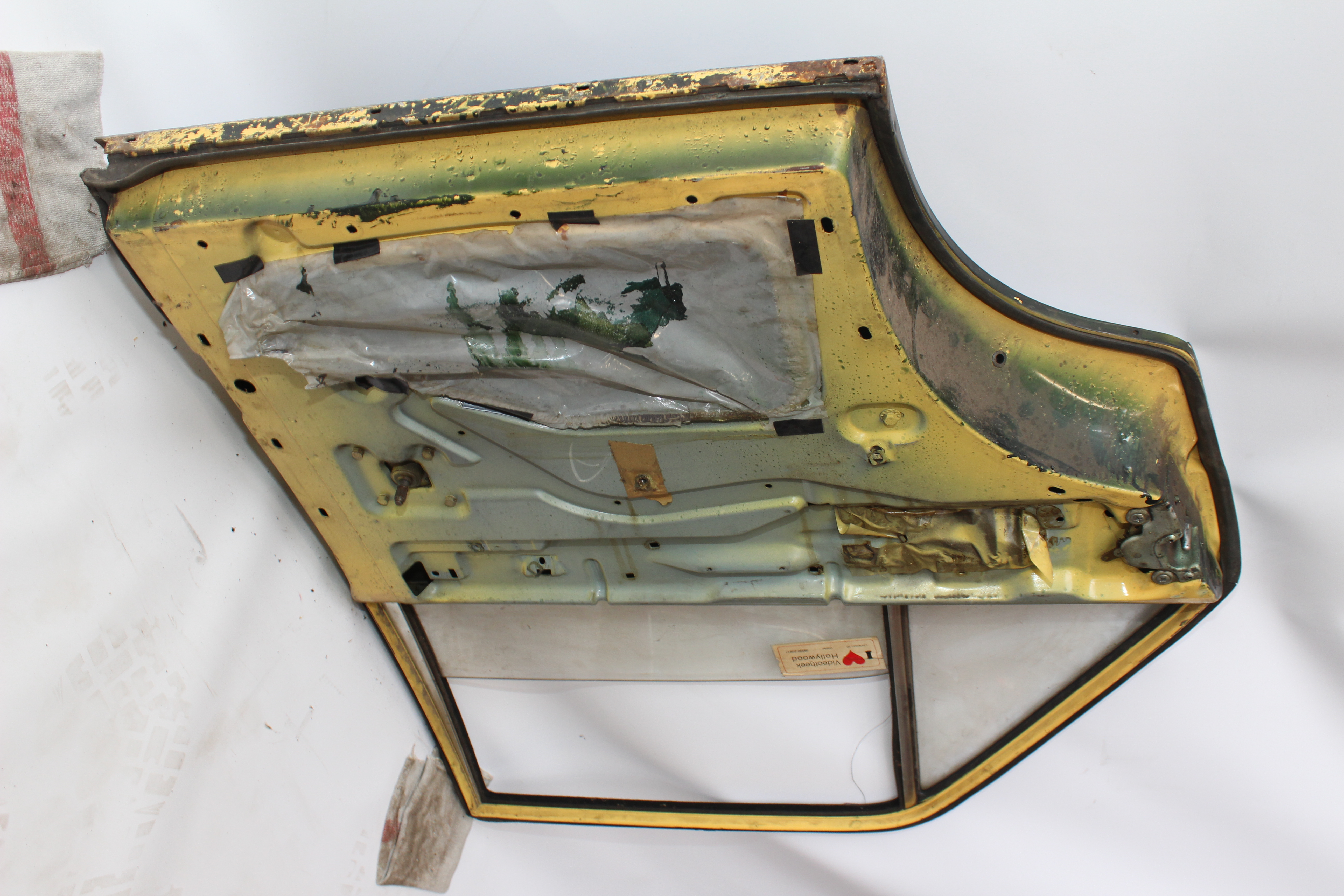 Fondtür links Mercedes-Benz W114 W115 /8 Strich acht hinten rechts Verglasung klar grünmetallic A1157301105