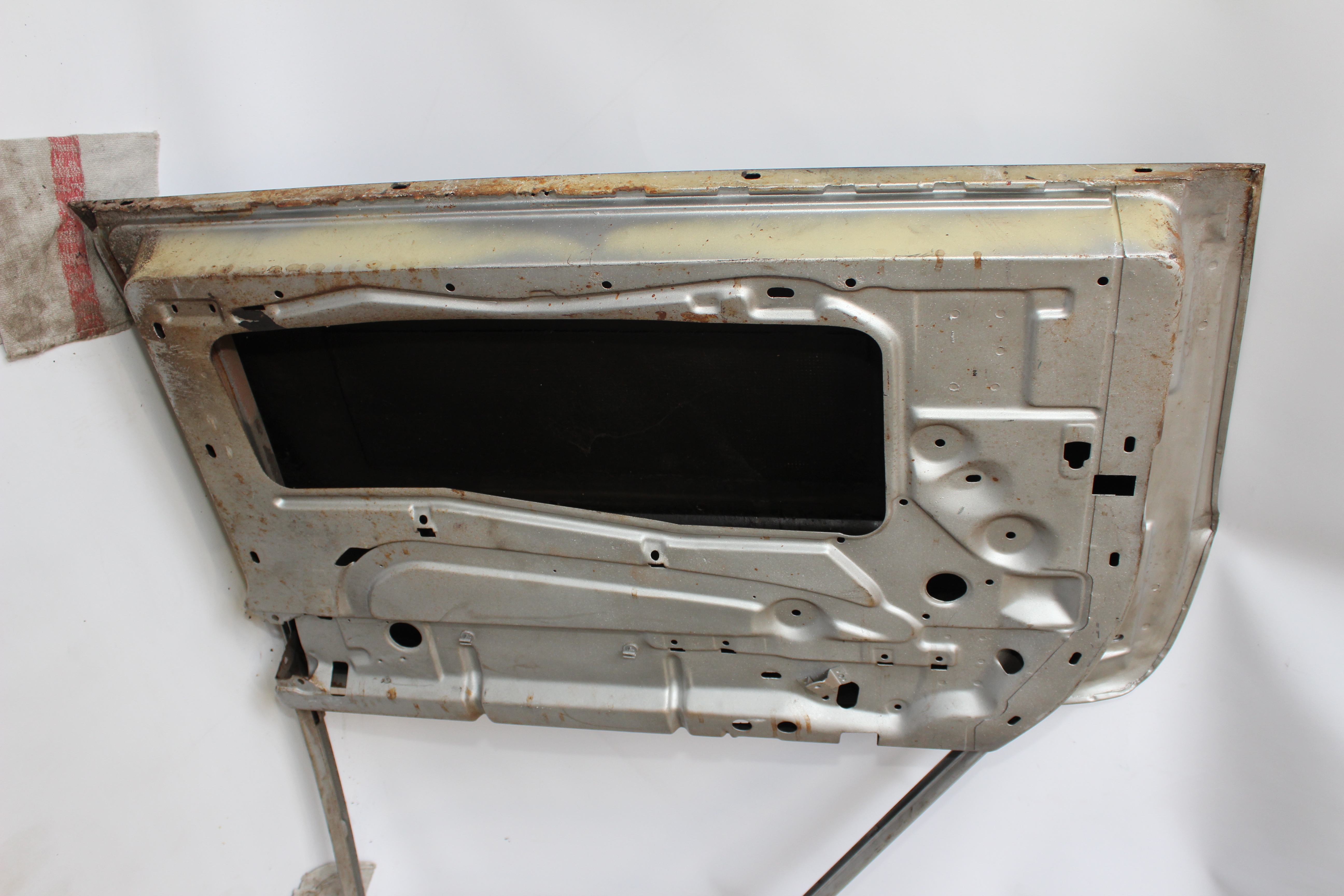 Tür vorn rechts Mercedes-Benz W114 W115 /8 Strich acht 1.Serie Beifahrertür grundiert A1157301005 