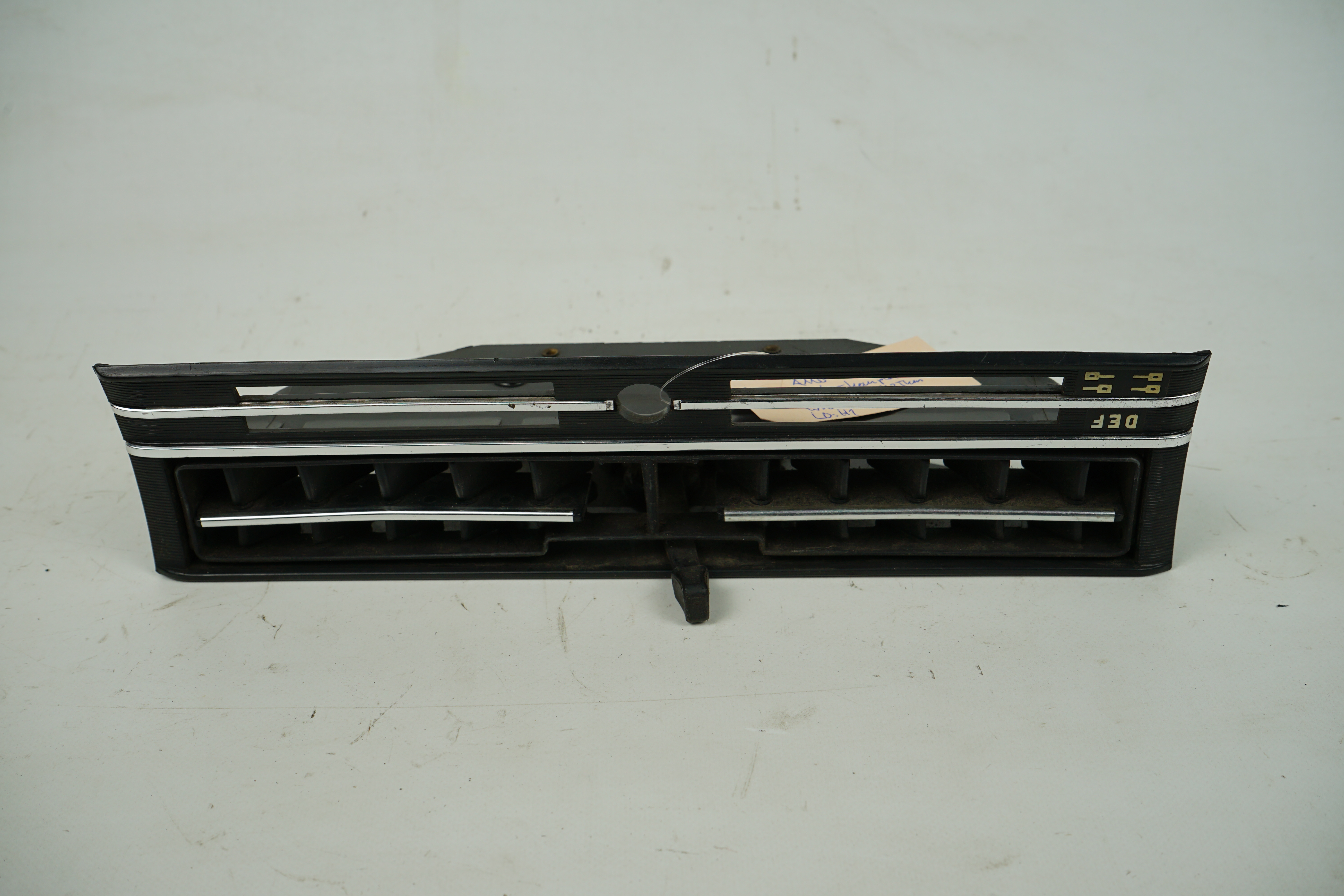 Luftdusche Mitte Mercedes-Benz W114 W115 /8 Strich acht Luftdüse Lüftungsdüse Instrumententafel mittig A1158300003