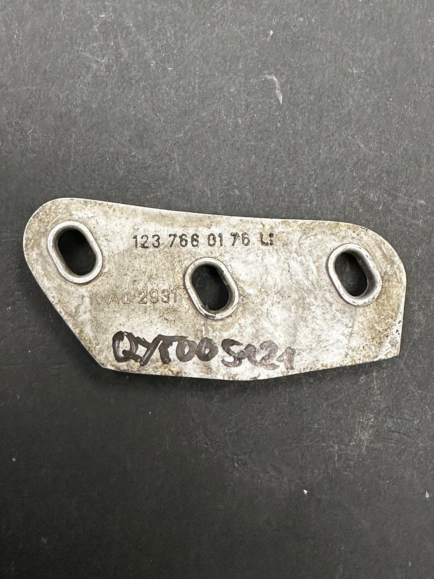  Anschlag links Mercedes-Benz S123 T-Modell Kombiwagen Hecktür Rückwandtür Heckklappe A1237660176