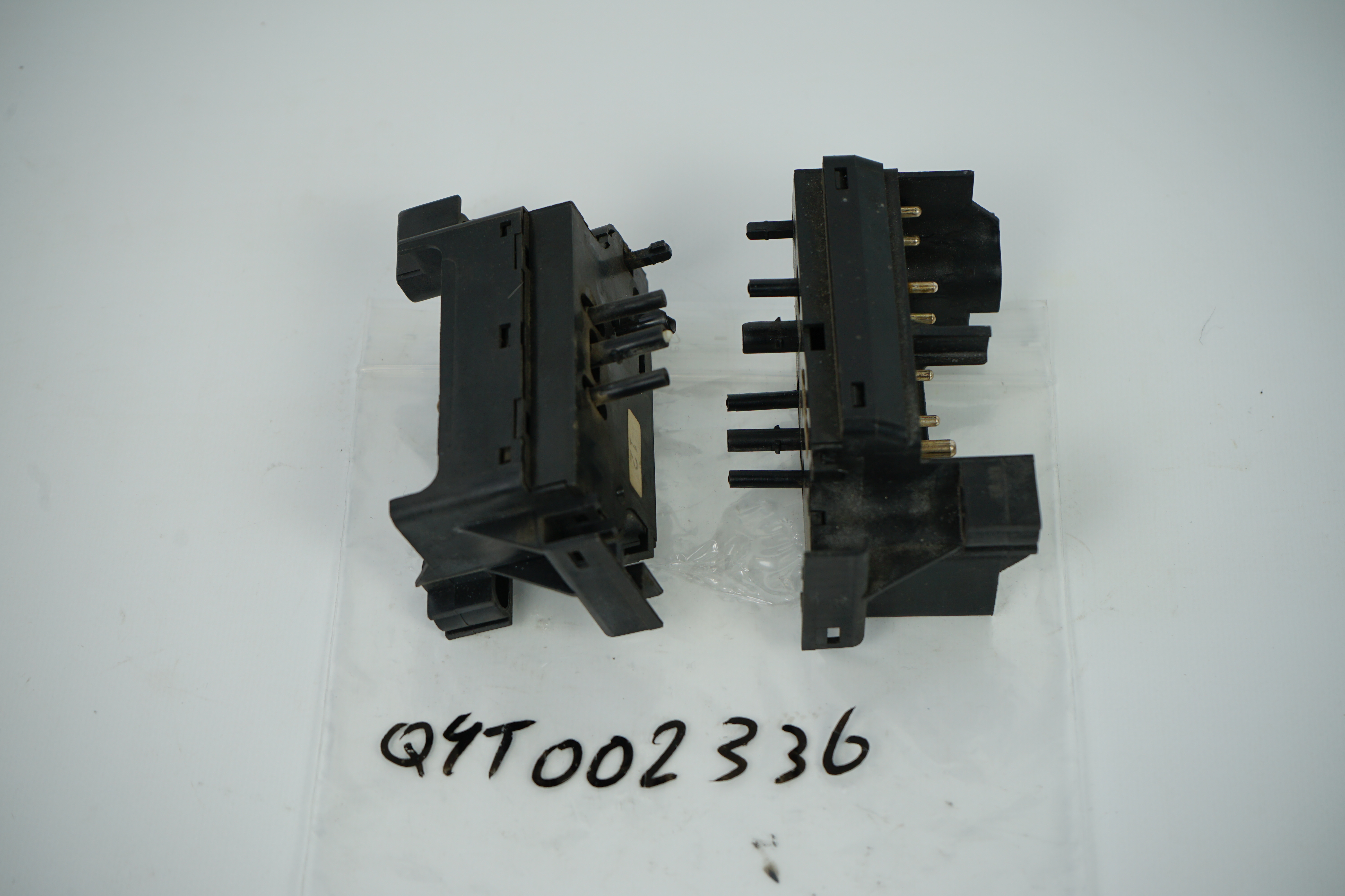 Schalter Sitzverstellung links OHNE Memory Mercedes-Benz C126 SEC W126 S SE SEL S-Klasse Limousine elektrische Sitzverstellung fahrerseitig  A0028206110 A1268202710 A1268202910 A0038201410