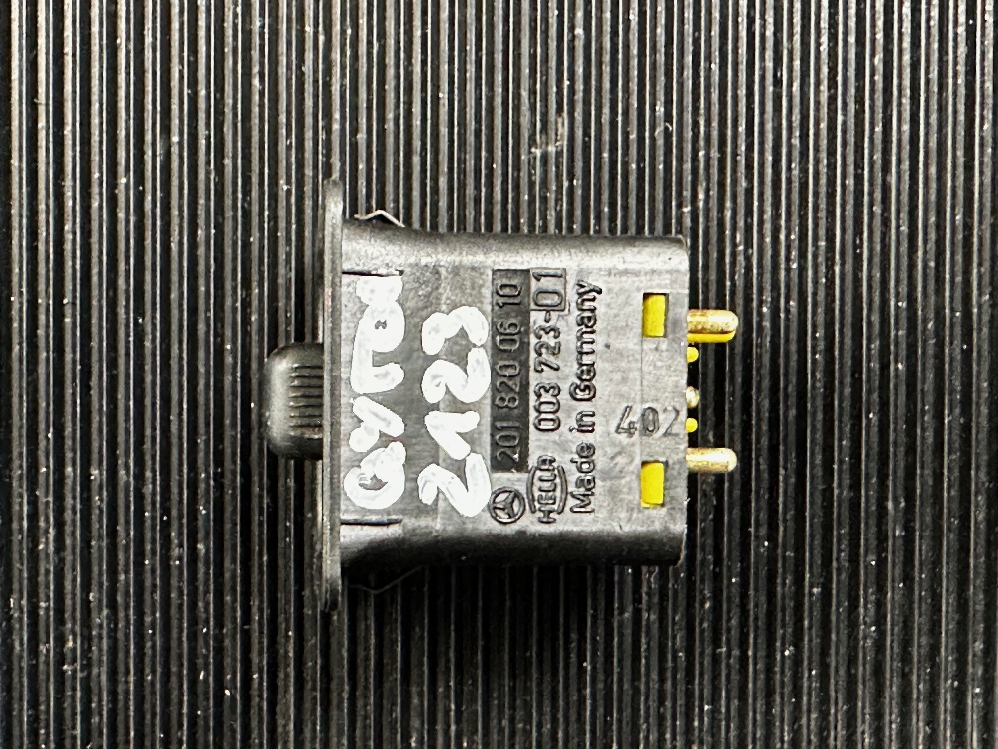 Schalter Spiegelverstellung Mercedes-Benz R107 C107 C123 S123 W123 W201 Schalter Spiegelbetätigung A2018200610 Hella 003723-01