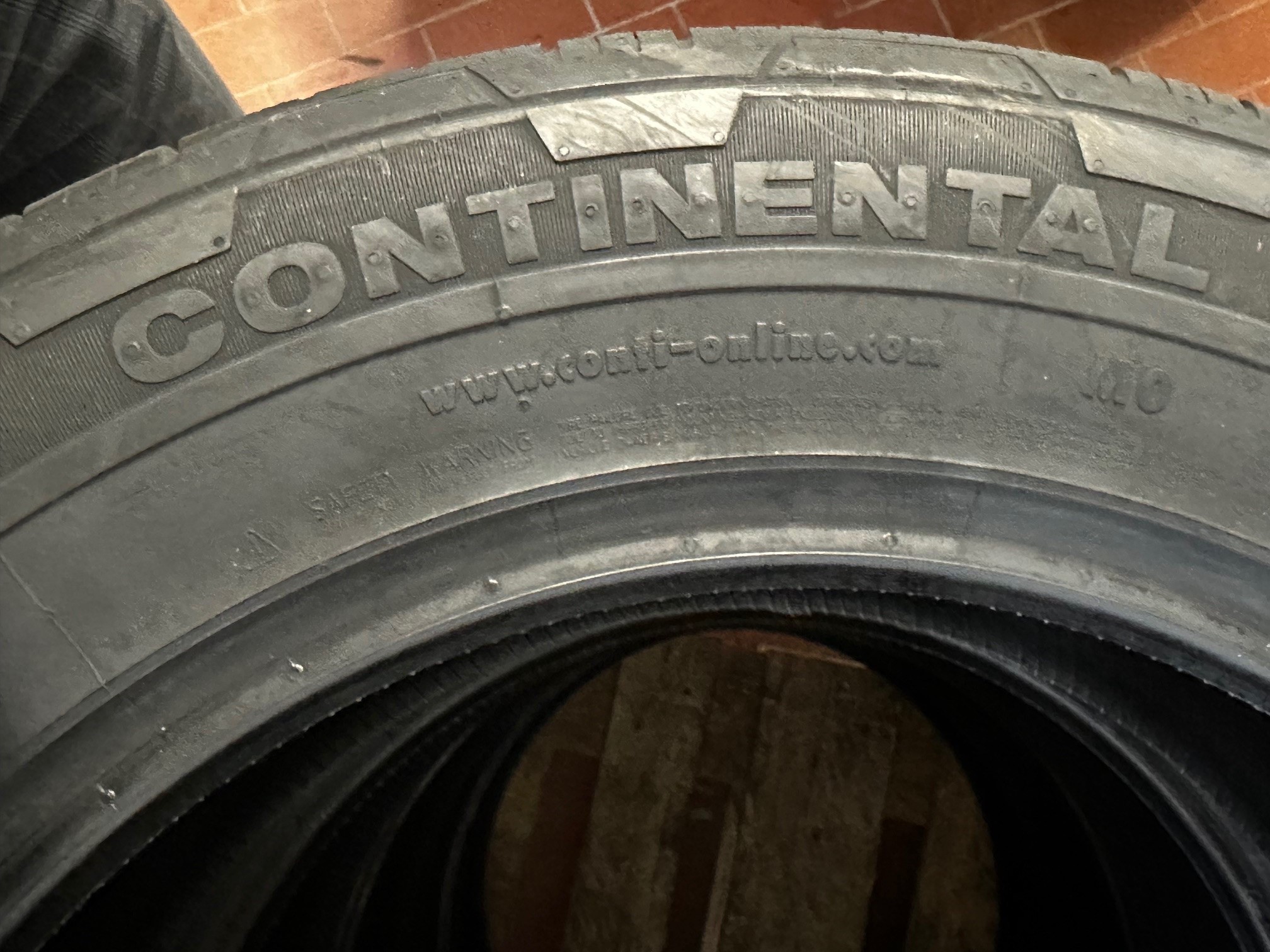Sommerreifen CONTINENTAL 4x4 Contact 275/55R19 111V M0 FR ML Mercedes-Benz G-Klasse G-Modell W463 GL X164  DOT1022 27555R19 111V FR ML OEM-Kennung M0 Q44002111067A