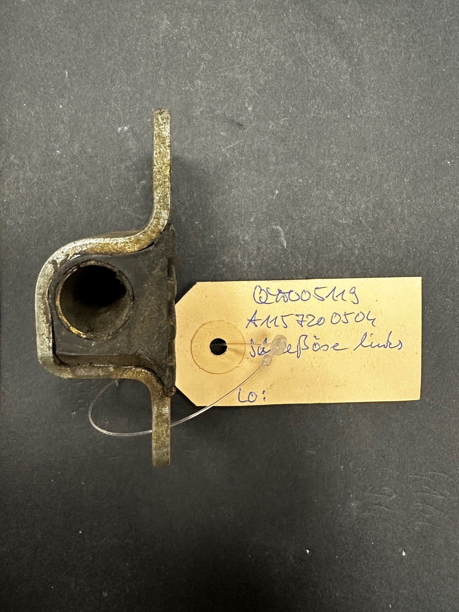 Schließöse links Mercedes-Benz R107 W108 W109 W111 W113 W114 W115 Türschlossfalle Türschloßfalle Zapfenschloss Tür fahrerseitig  A1157200504