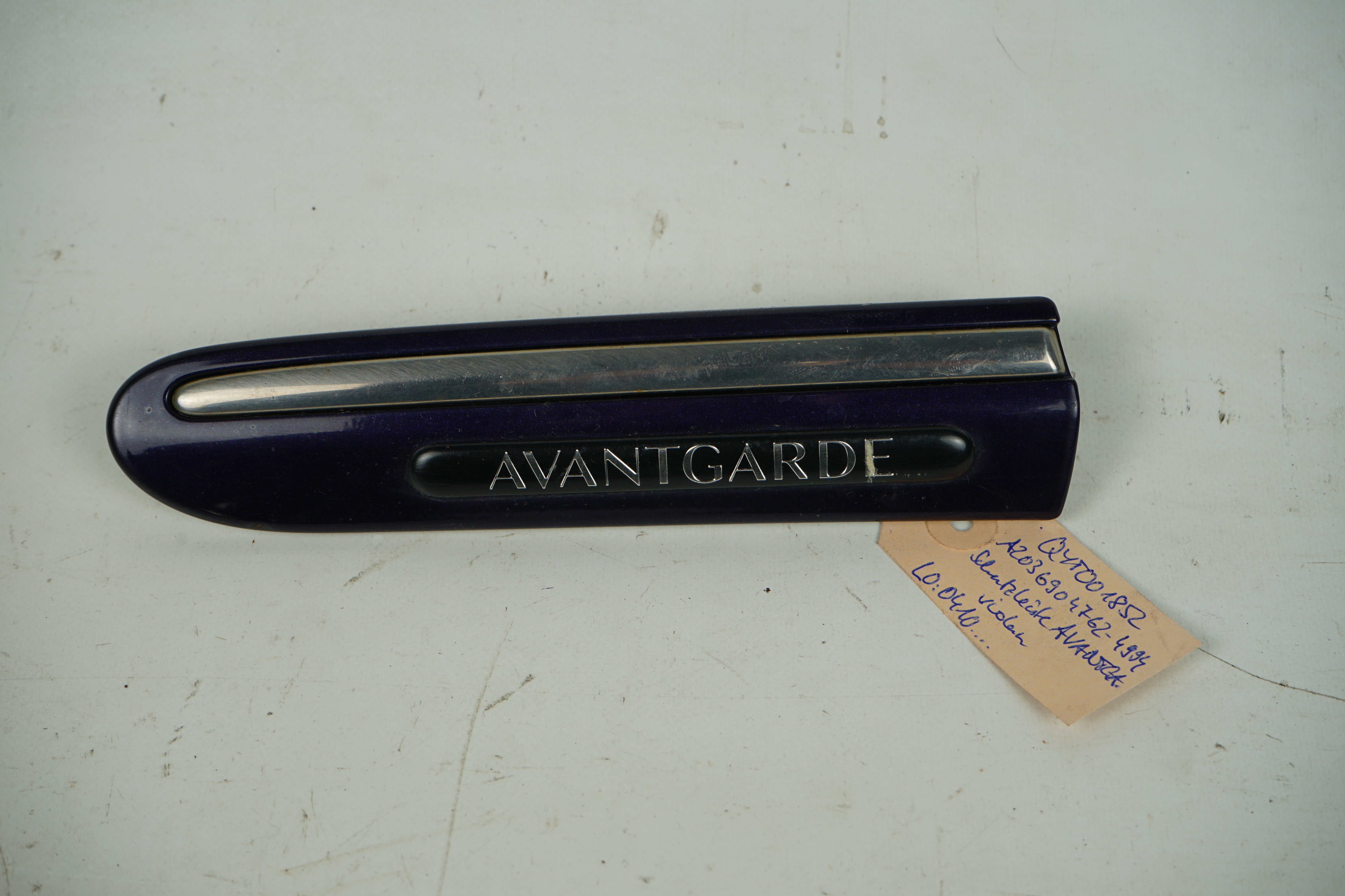 Leiste Fahrertür links vorn AVANTGARDE amethystviolett Mercedes-Benz S203 T-Modell W203 Limousine AVANTGARDE Fahrerseite A2036904762 4994
