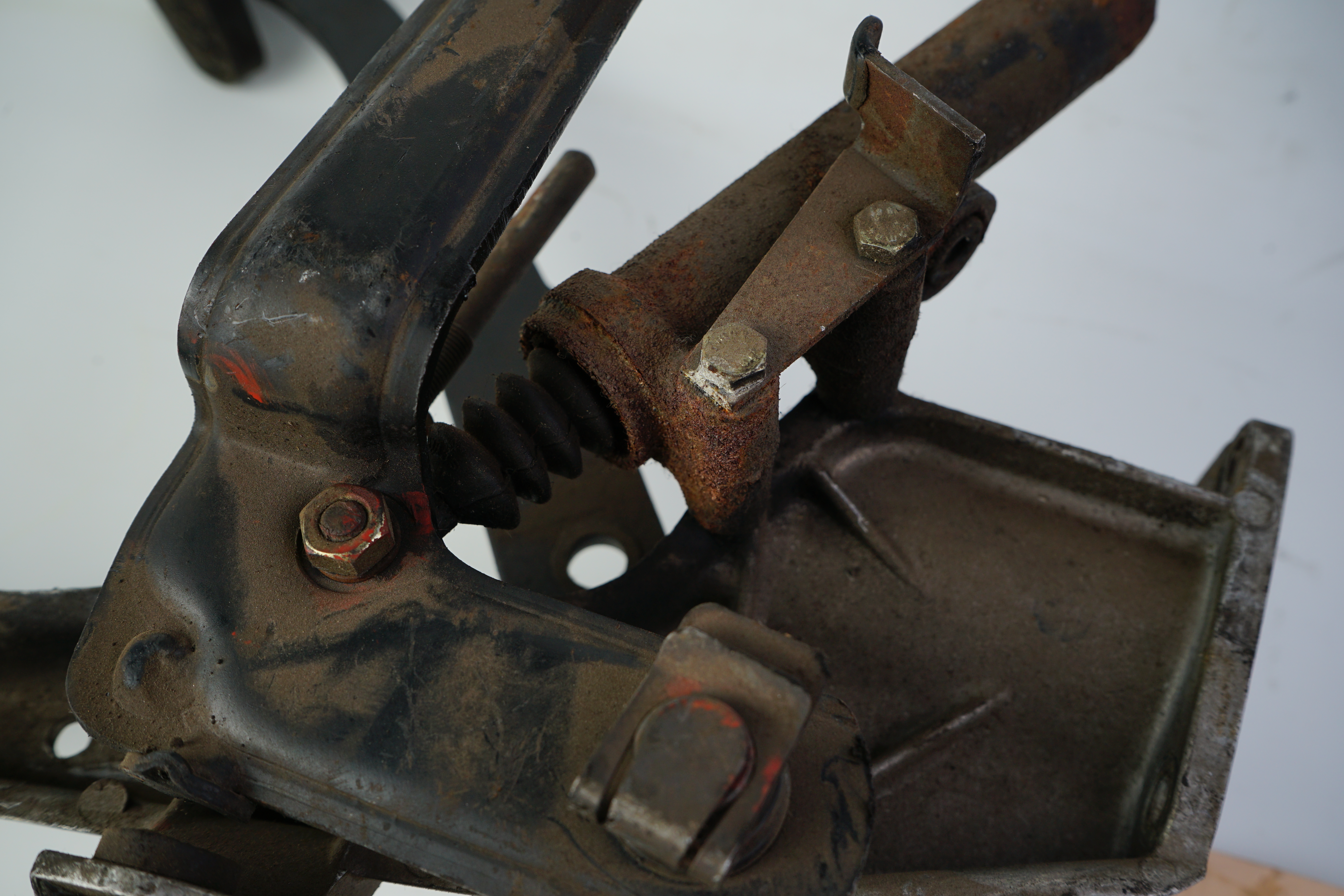 Lagerbock Pedalerie Schaltgetriebe 114 115 Pedalanlage Brems-& Kupplungspedal mit Geberzylinder A1152941001