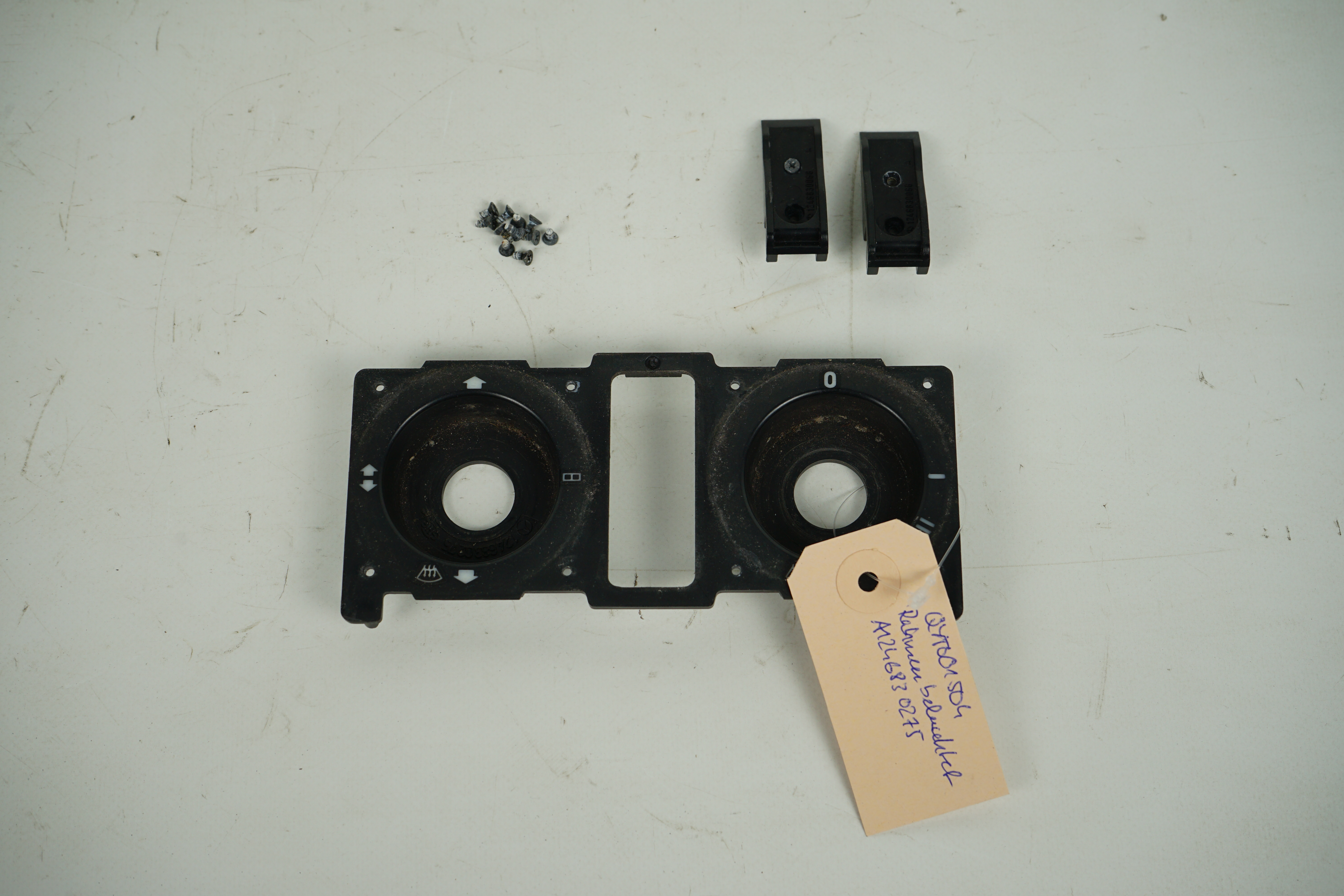 Rahmen beleuchtet & Befestigungsklammern Mercedes-Benz W124 Blende Heizungsbedienfeld A1246830275