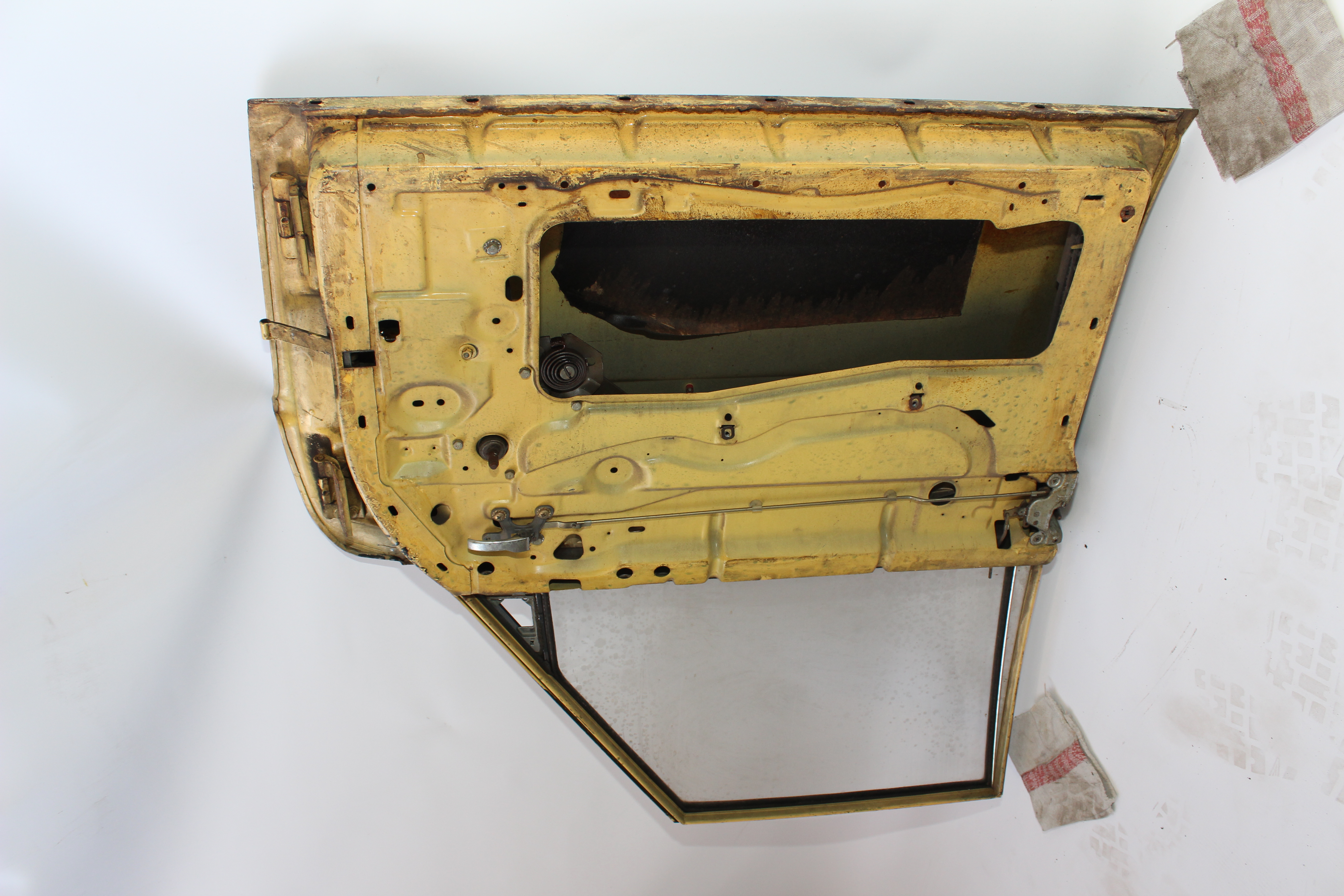 Tür vorn links Mercedes-Benz W114 115 /8 Strich acht Fahrertür grünmetallic Verglasung klar A1157201705 