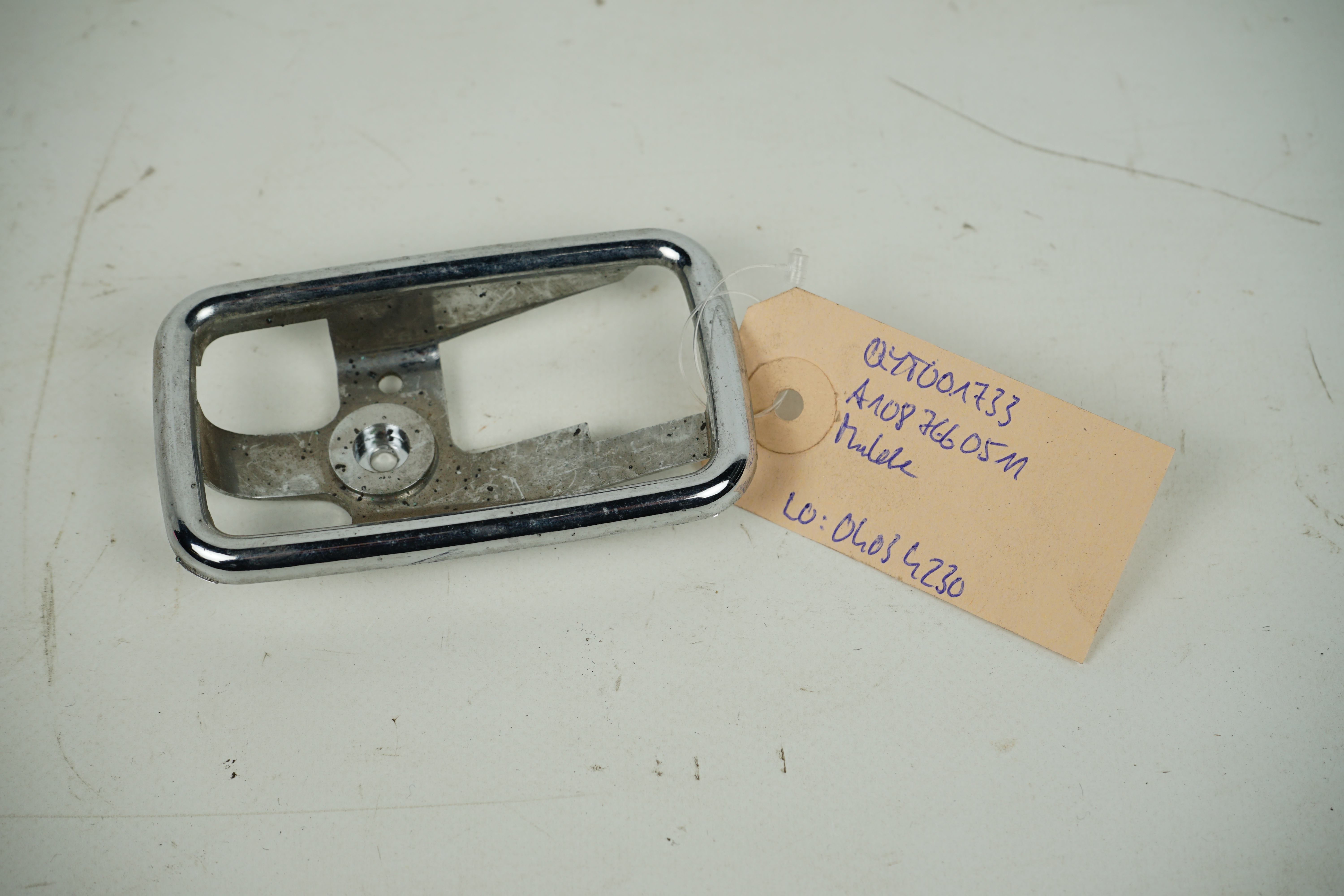 Mulde innen vorn links Mercedes-Benz W100 W108 W109 W110 W111 W113 W114 W115 W116 Chromblende an Betätigung innen vorn links A1087660511