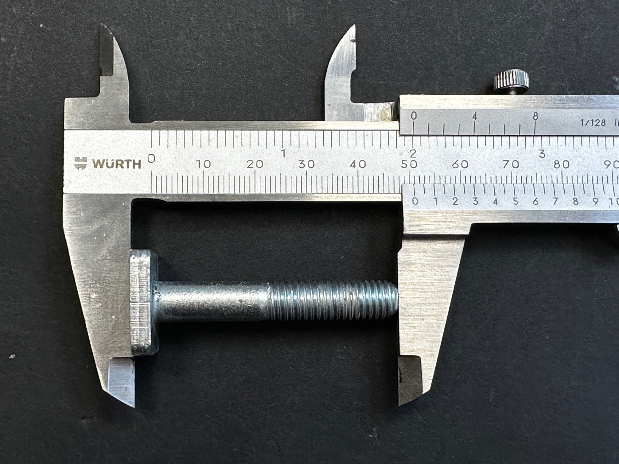 Schraube 46,5mm Mercedes-Benz M116 M117 in BM R107 W116 W126 W463 Lenkhelfpumpe an Träger A1169900433