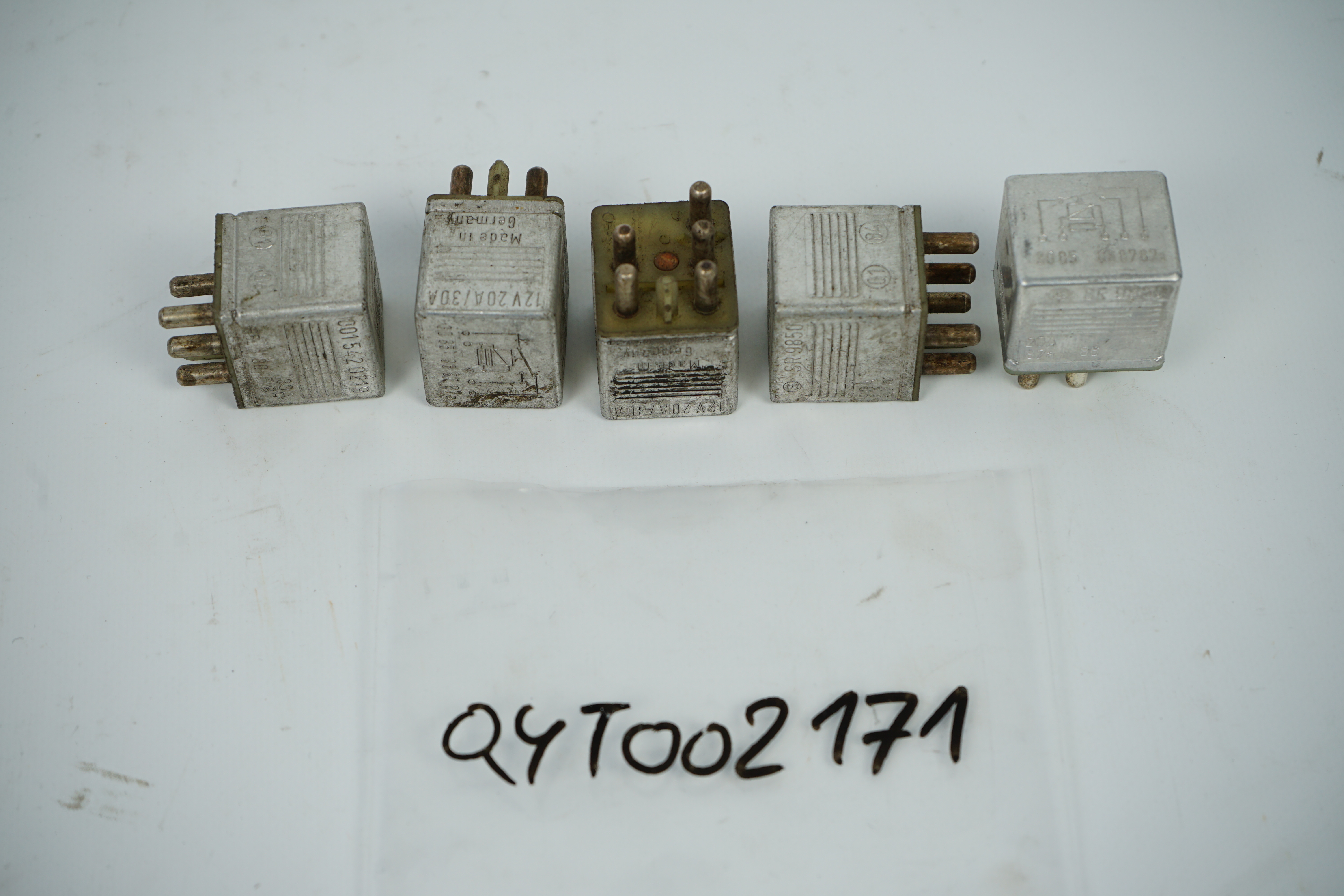 Relais Mercedes-Benz R107 W114 W116 W123 W124 W126 W140 W201 W202 Arbeitsstromrelais Entlastungsrelais A0015420219 A0015422219 A2028200040 A1408200040 Bosch 0332205001