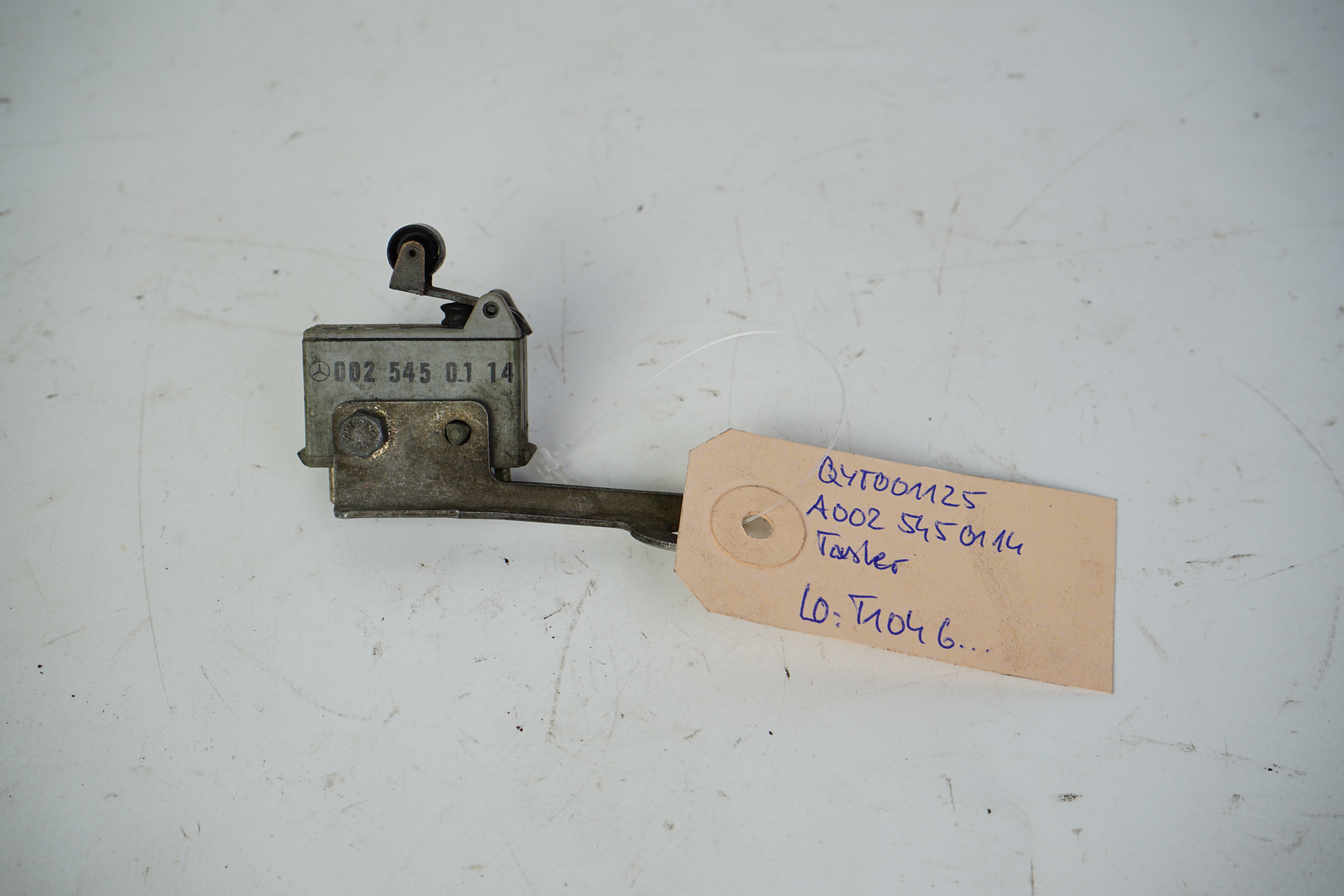 Taster M102 M103 M110 OM603 OM617 KE-Einspritzanlage Schubabschaltung A0025450114 A0025456814