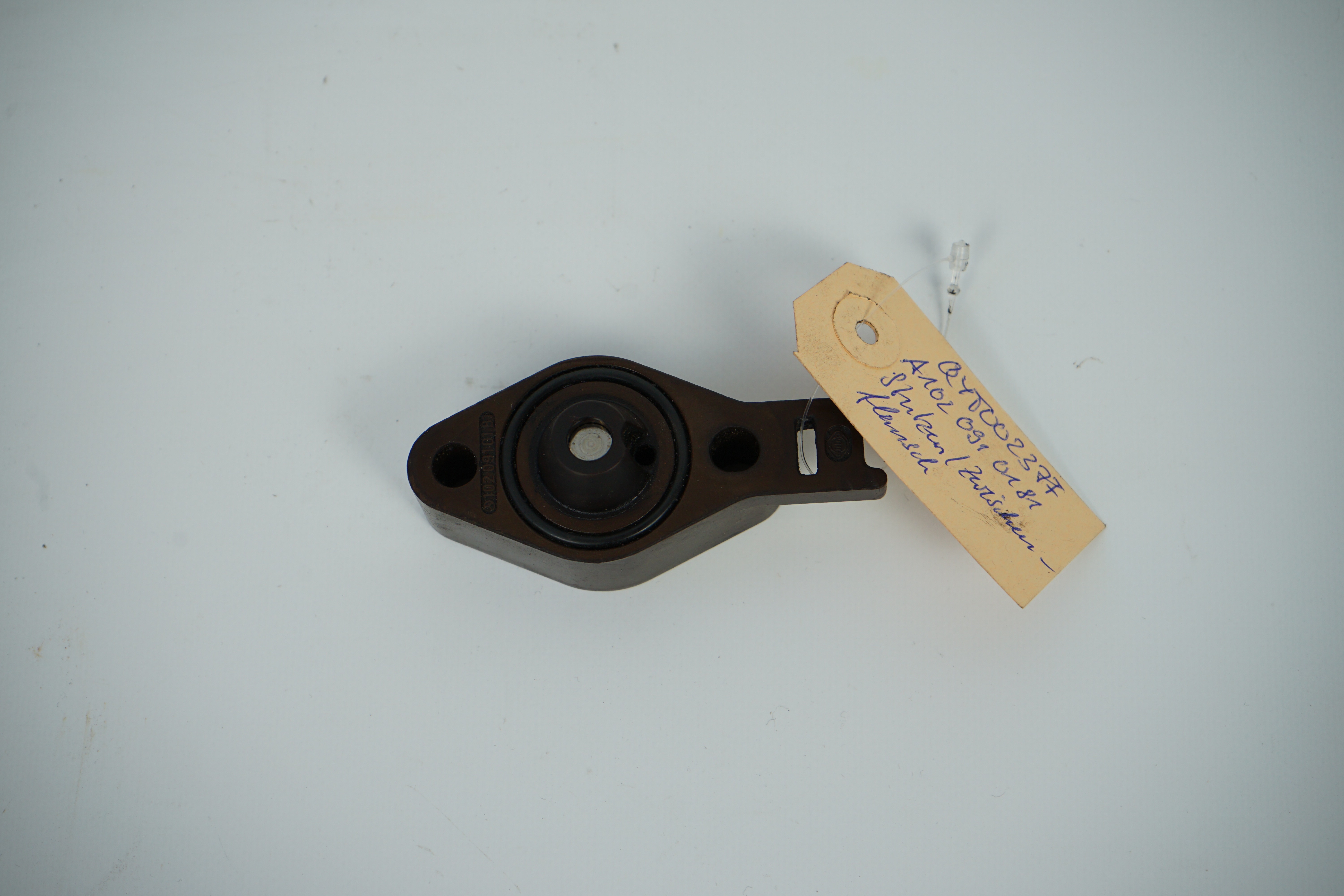 Zwischenflansch Pertinax Mercedes-Benz Motor M102.922/ M102.924/ M102.945/ M102.946 W124 200 W201 190 2.0 Flansch Kraftstoffpumpe Vergaser 190 2.0 A1020910181 A1020900144 A1020900244 A1020900444