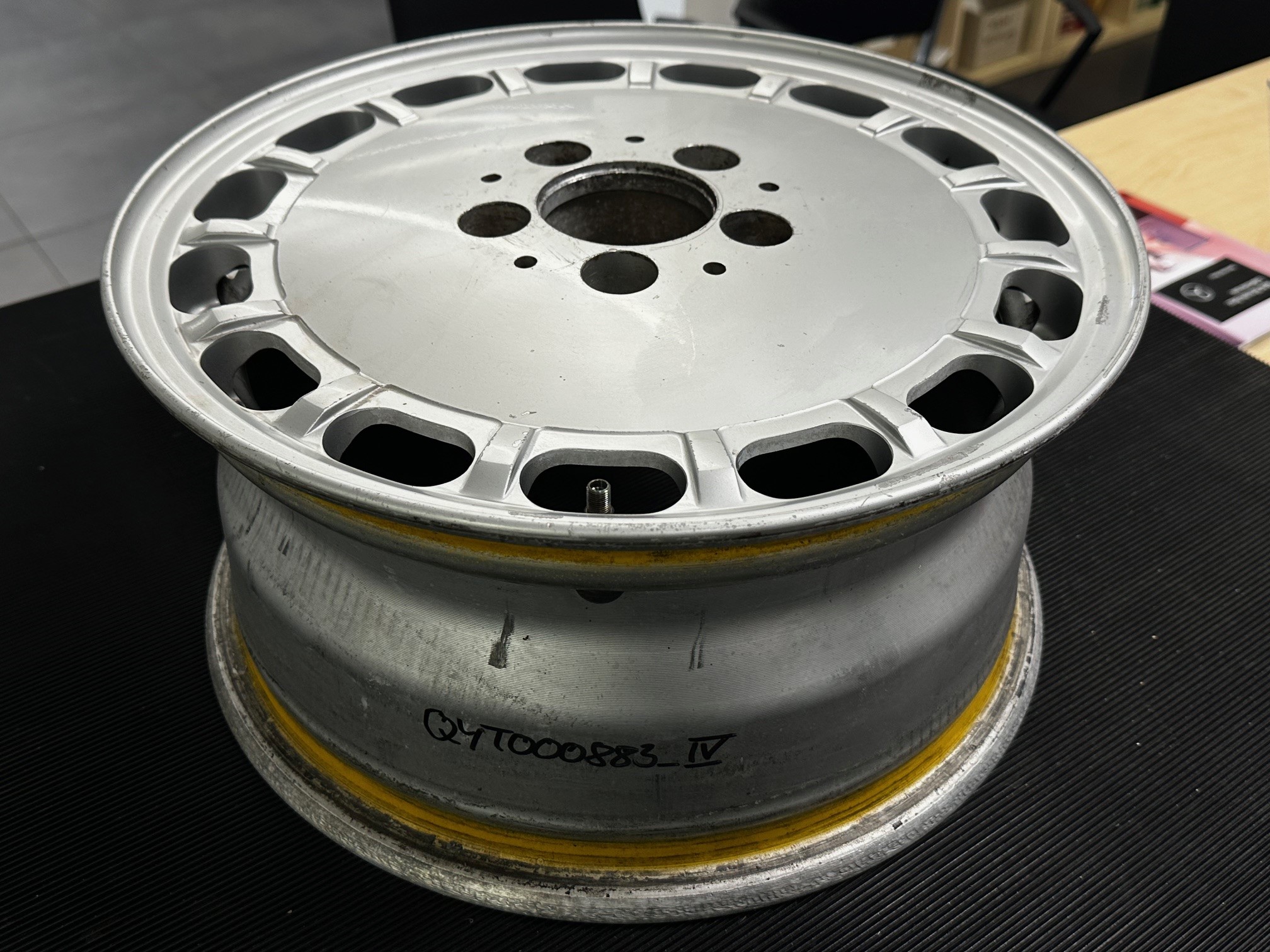 Scheibenrad "SPORTLINE" 7Jx15 ET44 Mercedes-Benz W201 Fuchs Gullideckel Fuchs Kanaldeckel 15-Loch Felge Leichtmetallfelge A2014001302 B66470012