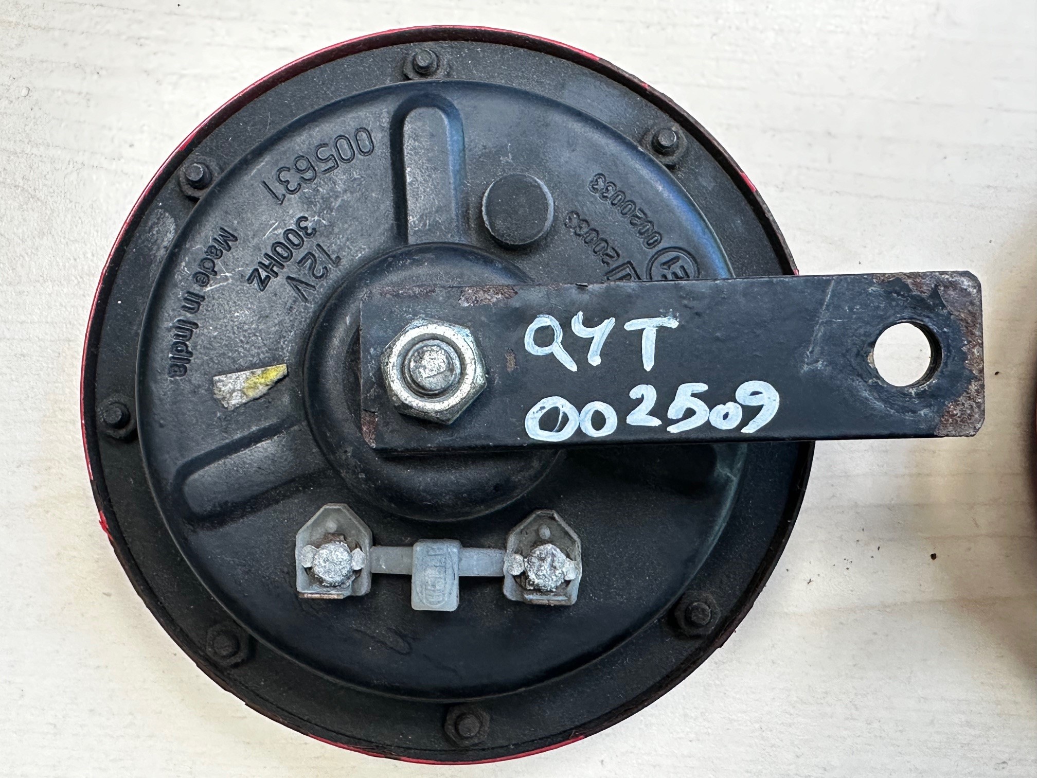 Horn 300 & 500MHz "Hella B133" 005631 Mercedes-Benz W124 W202 W210 Hupe Fanfarenset rot 118dB 12V 66W 3AG003399-801 003 399-801 003 399801 Bosch 0320223911 0320223910