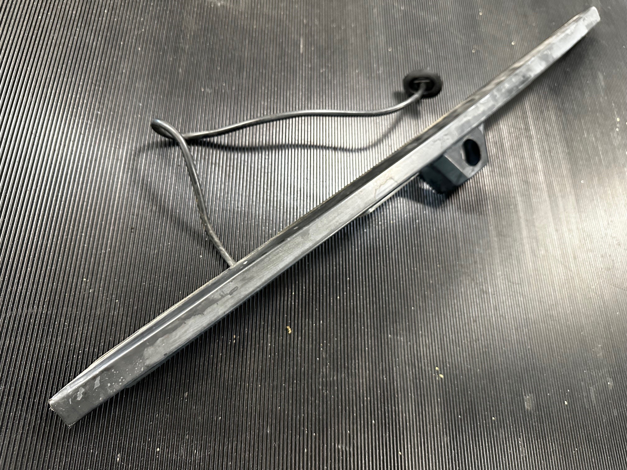 Gehäuse Kennzeichenleuchte Mercedes-Benz C126 SEC Coupé W126 S SE SEL Limousine 1. Serie 09/1979 - 08/1985 Lichtleiste Kennzeichenbeleuchtung A1268200709 A1268202909