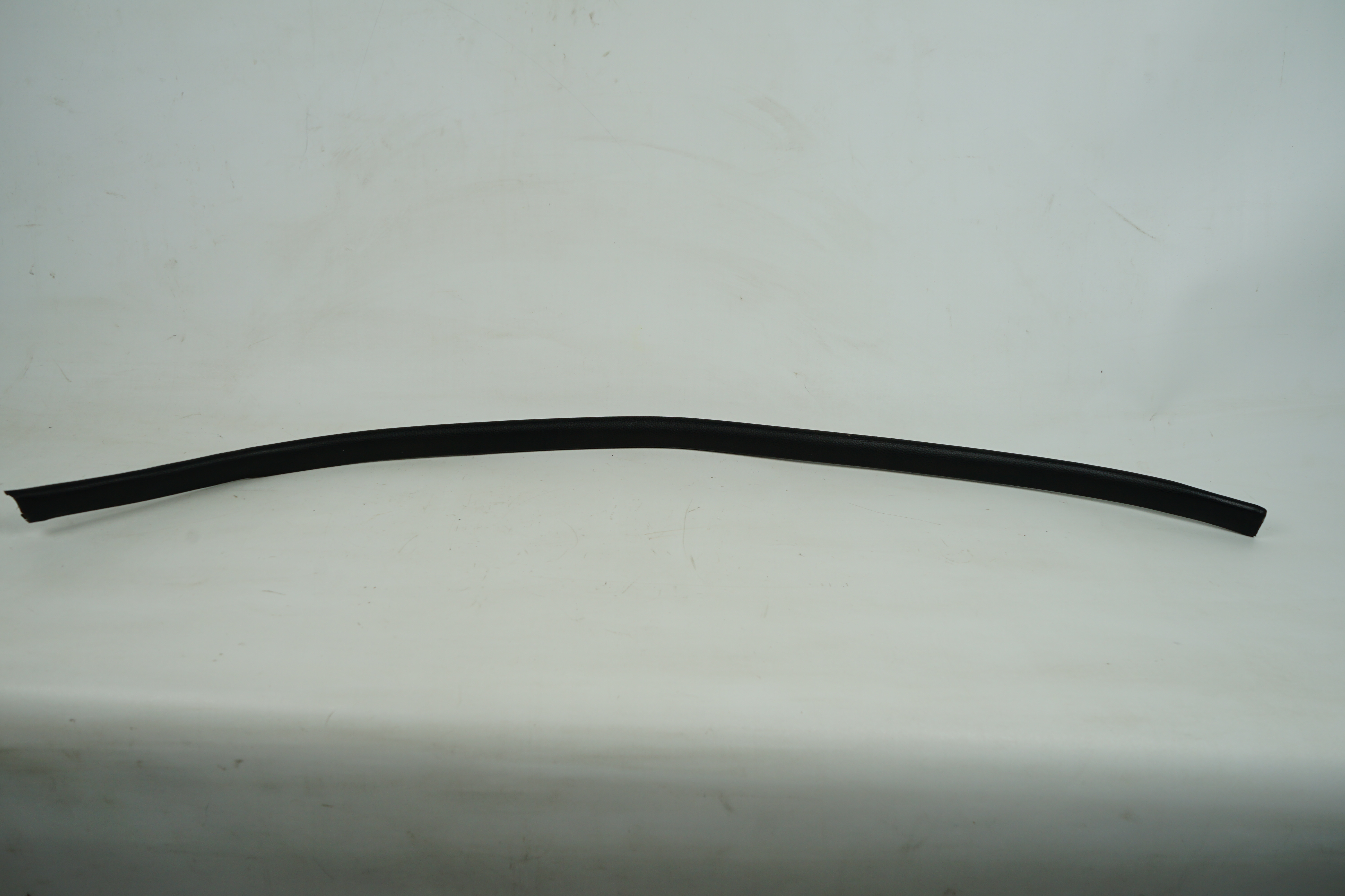 Verkleidung schwarz Kederleiste oben Mercedes-Benz W116 S-Klasse Limousine vorn oben rechts Beifahrertür A1167350551 9000 A1167250451 9007