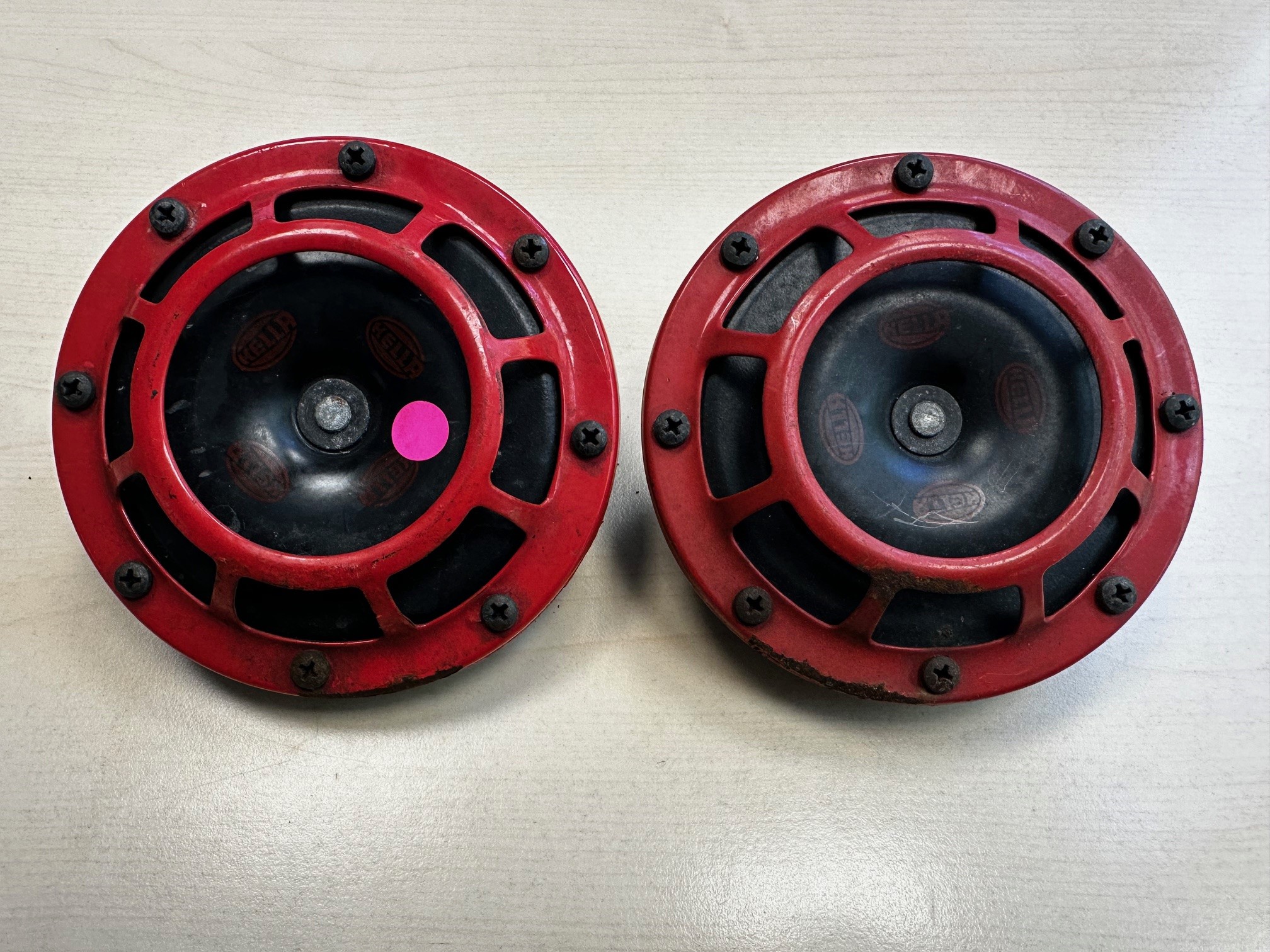 Horn 300 & 500MHz "Hella B133" 005631 Mercedes-Benz W124 W202 W210 Hupe Fanfarenset rot 118dB 12V 66W 3AG003399-801 003 399-801 003 399801 Bosch 0320223911 0320223910
