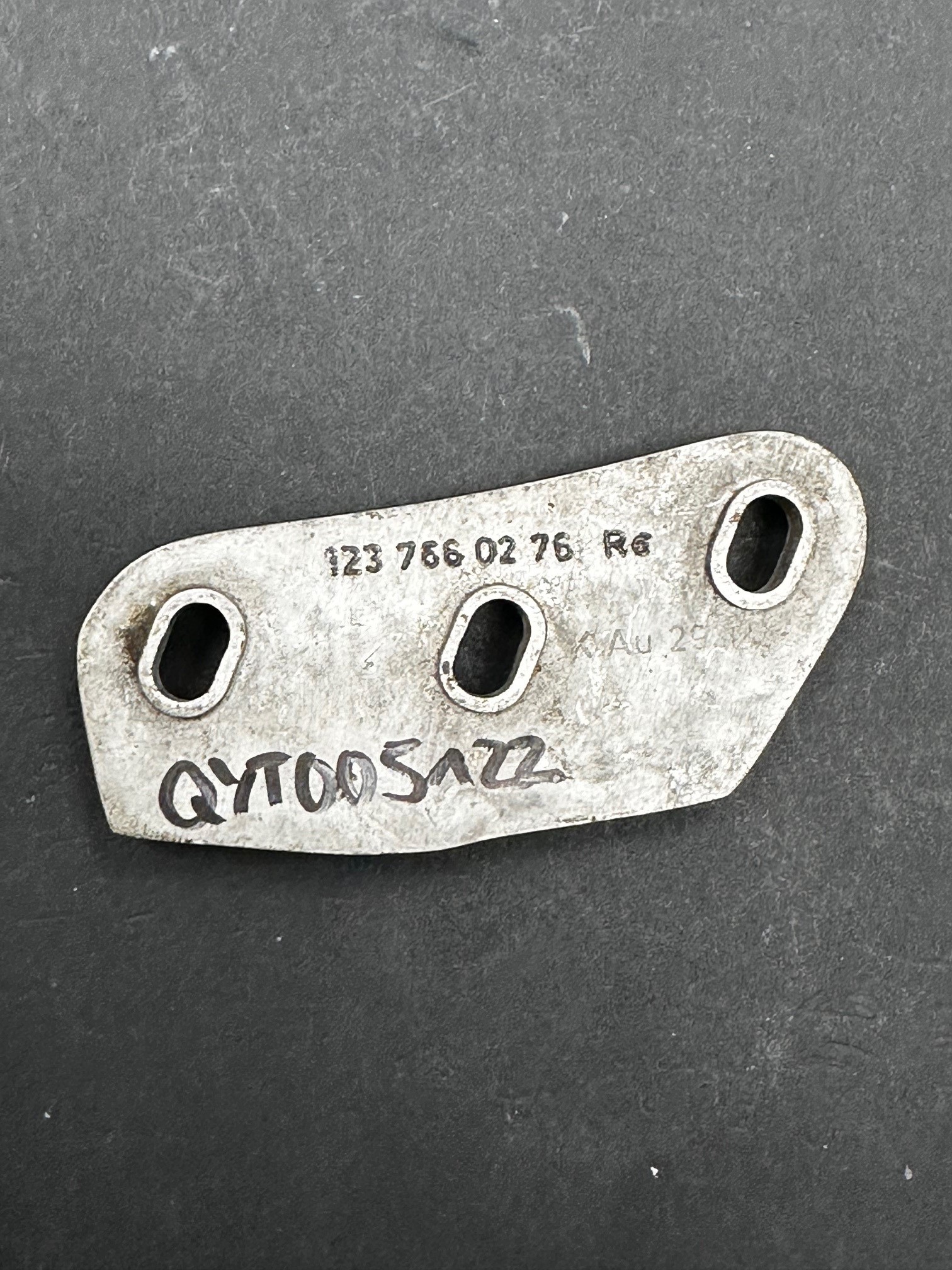  Anschlag rechts Mercedes-Benz S123 T-Modell Kombiwagen Hecktür Rückwandtür Heckklappe beifahrerseitig A1237660276