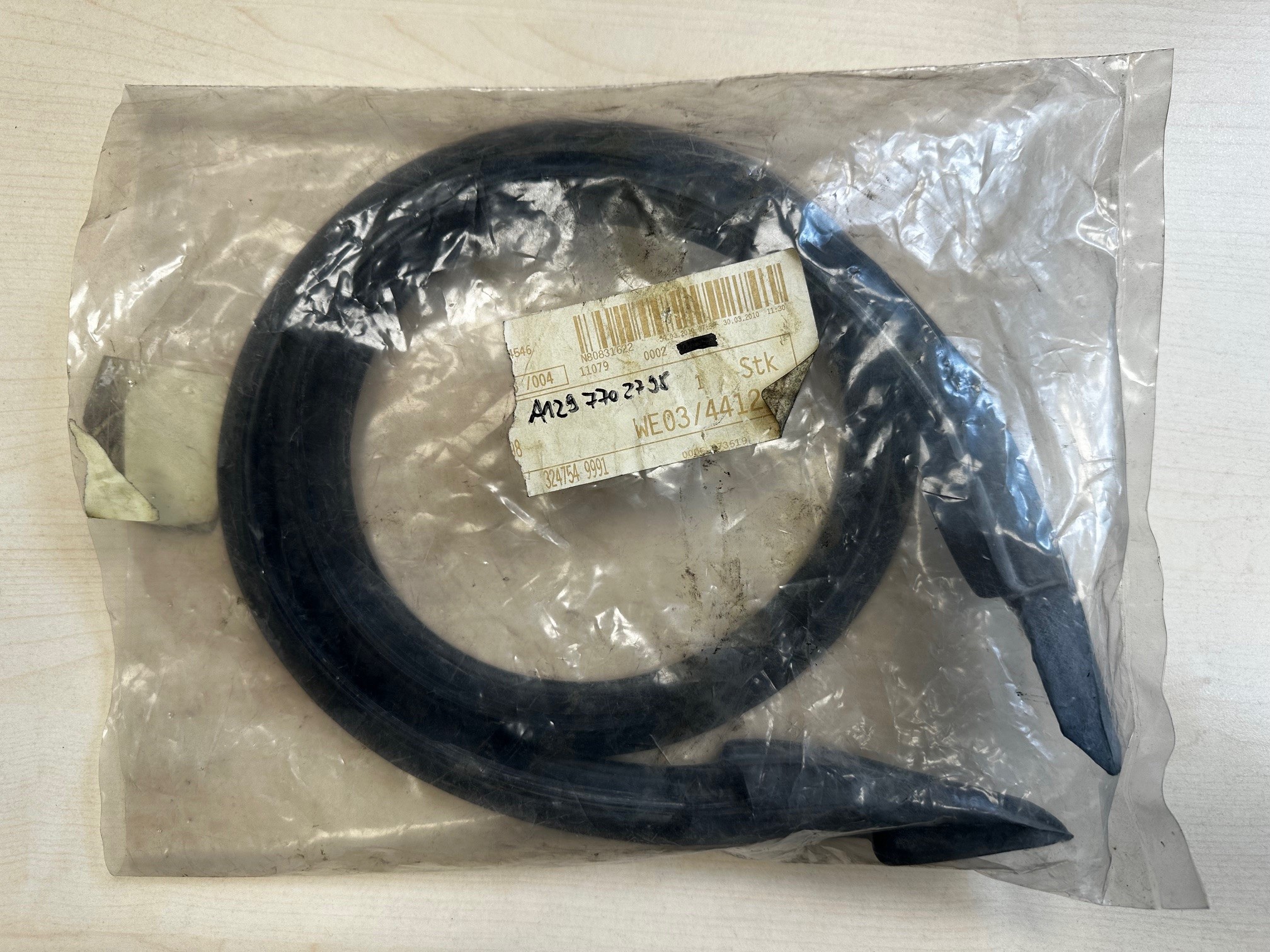 Dichtung Verdeckrahmen vorn Mercedes-Benz R129 SL-Klasse Roadster Dichtung Scheibenrahmen unten A1297702798 A1297701298