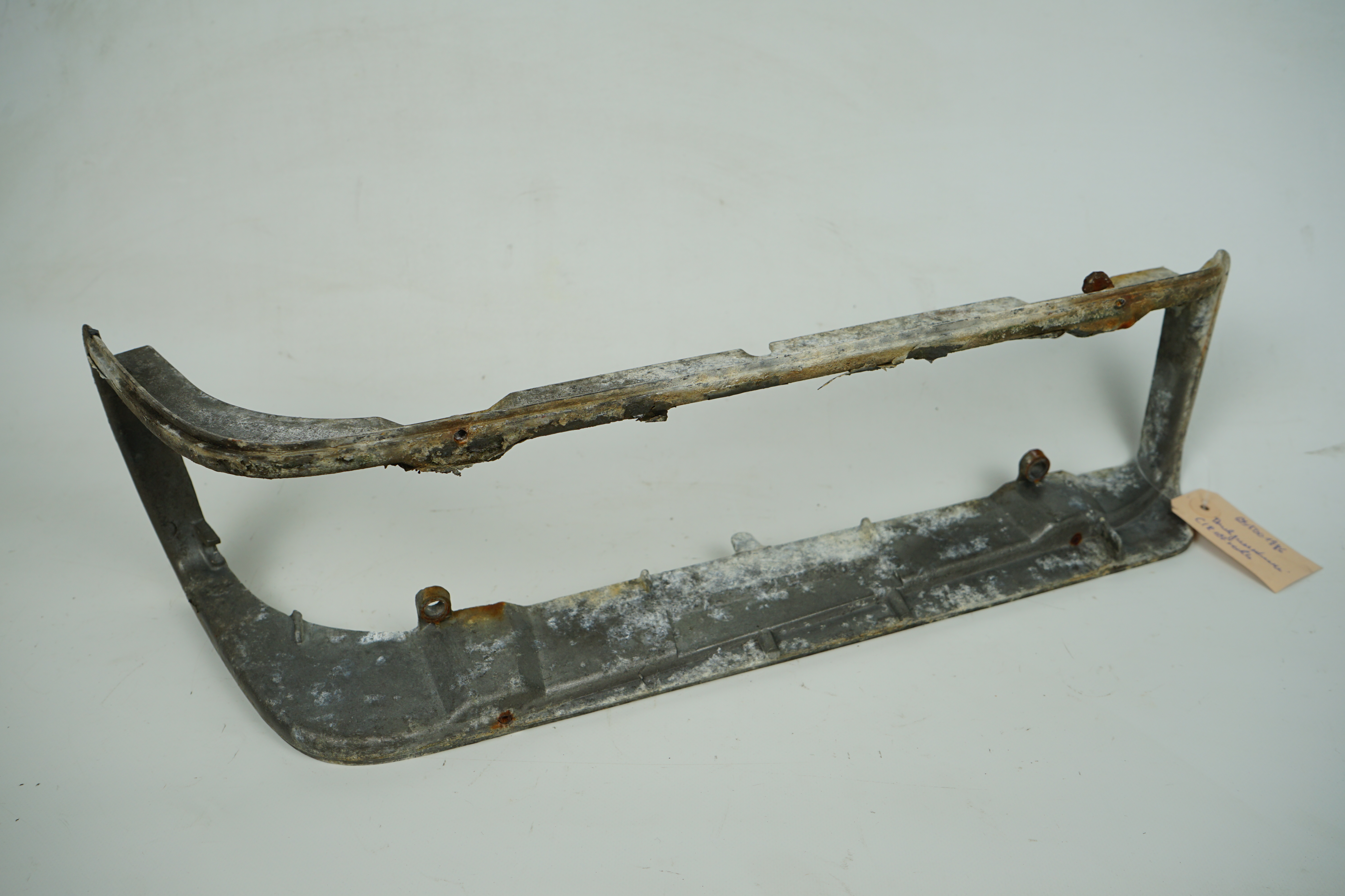 Druckgussrahmen Heckleuchte rechts Mercedes-Benz R107 C107 SL SLC Cabrio Coupé Aluminiumrahmen Rückleuchte Lampengehäuse Rückleuchte rechts *A1078203864 A1078201664 A1078204264
