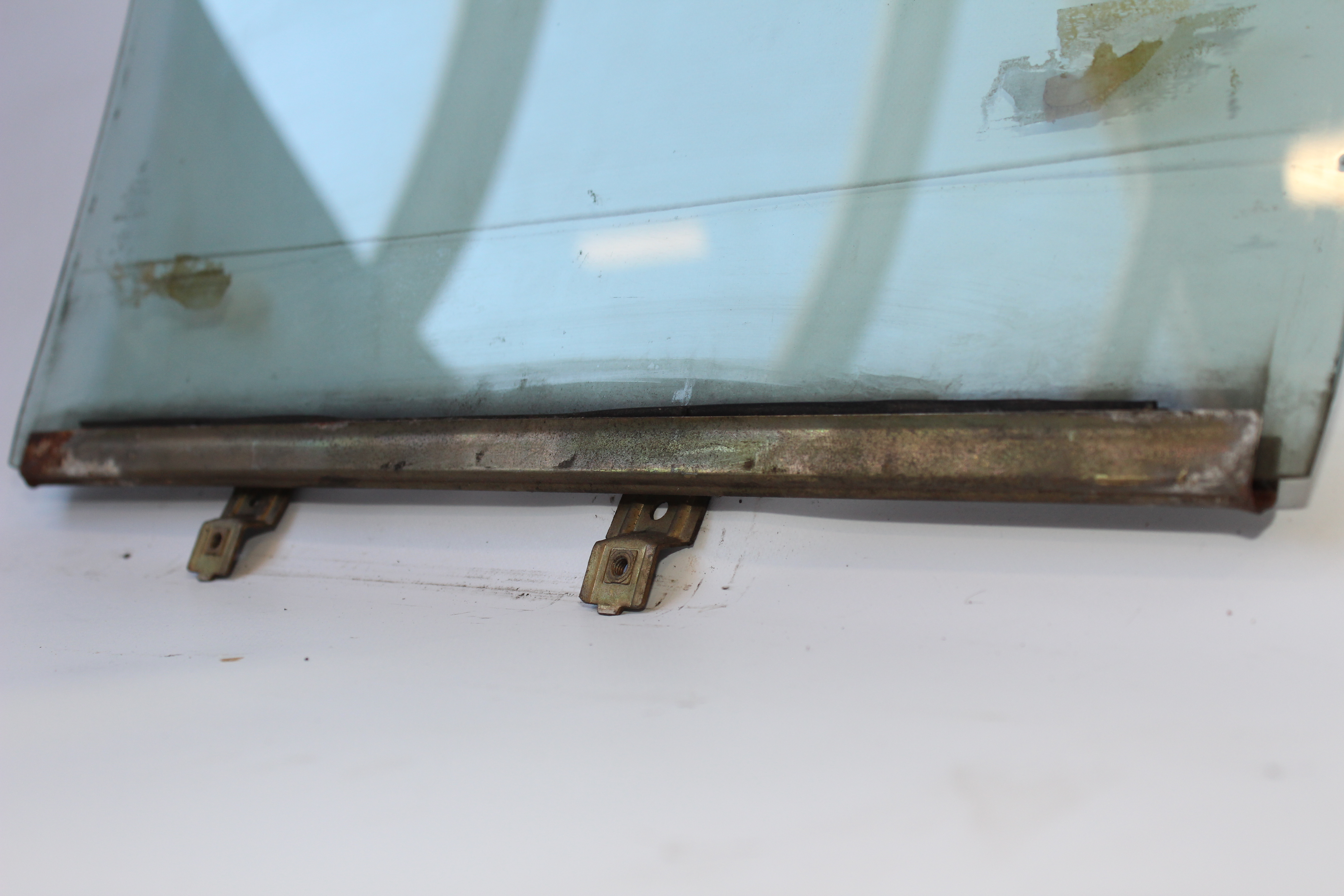 Kurbelfenster grün Tür hinten links Mercedes-Benz W123 Limousine Seitenscheibe Colorverglasung Fahrerseite Fondtür links A1237300318  A1237301118