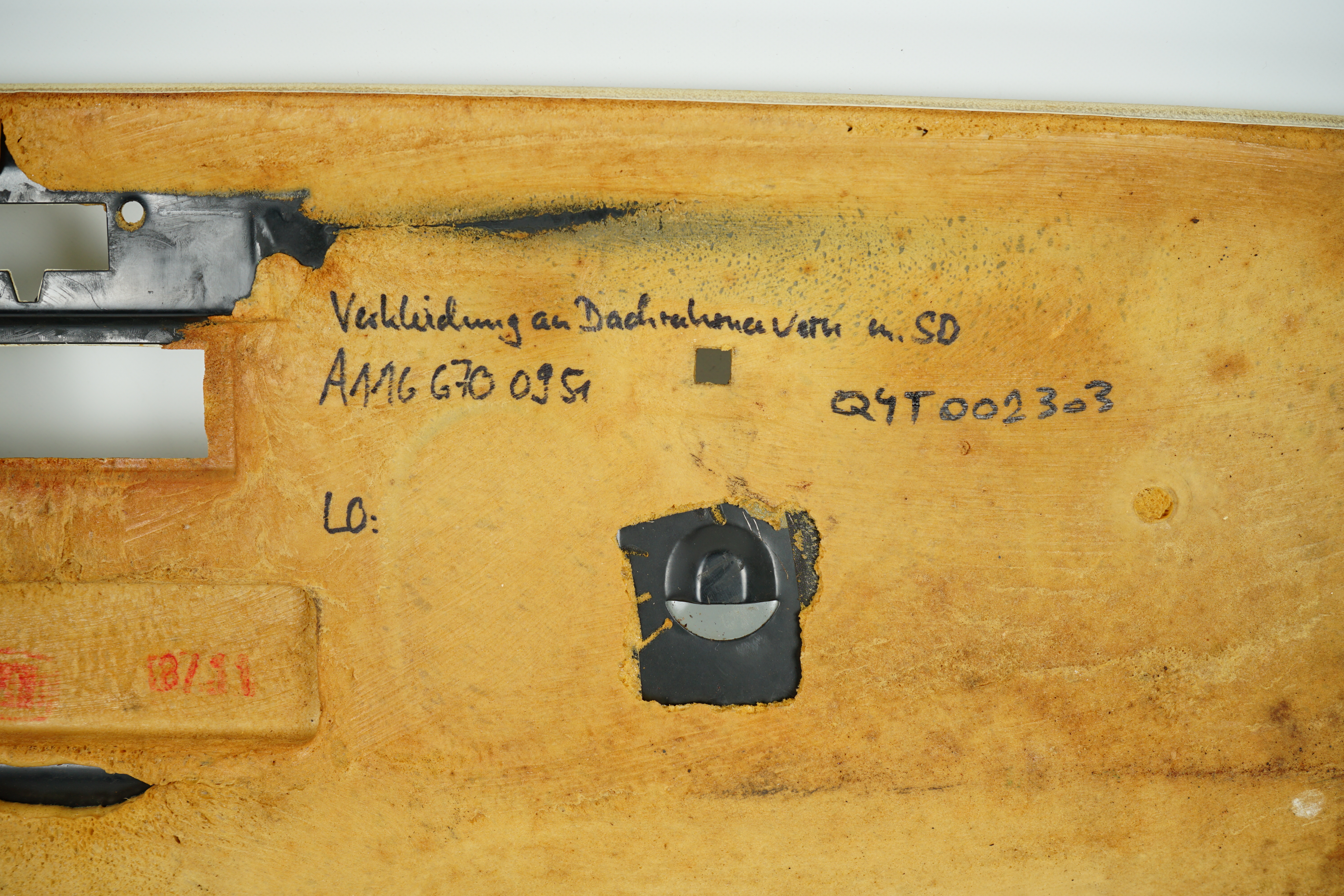 Verkleidung Dachrahmen vorn "Fensterschlüssel" Schiebedach pergament Mercedes-Benz W116 S-Klasse Limousine SE SEL Dachverkleidung vorn bei Fzg.MIT elektrischem Schiebedach A1166700951 8263