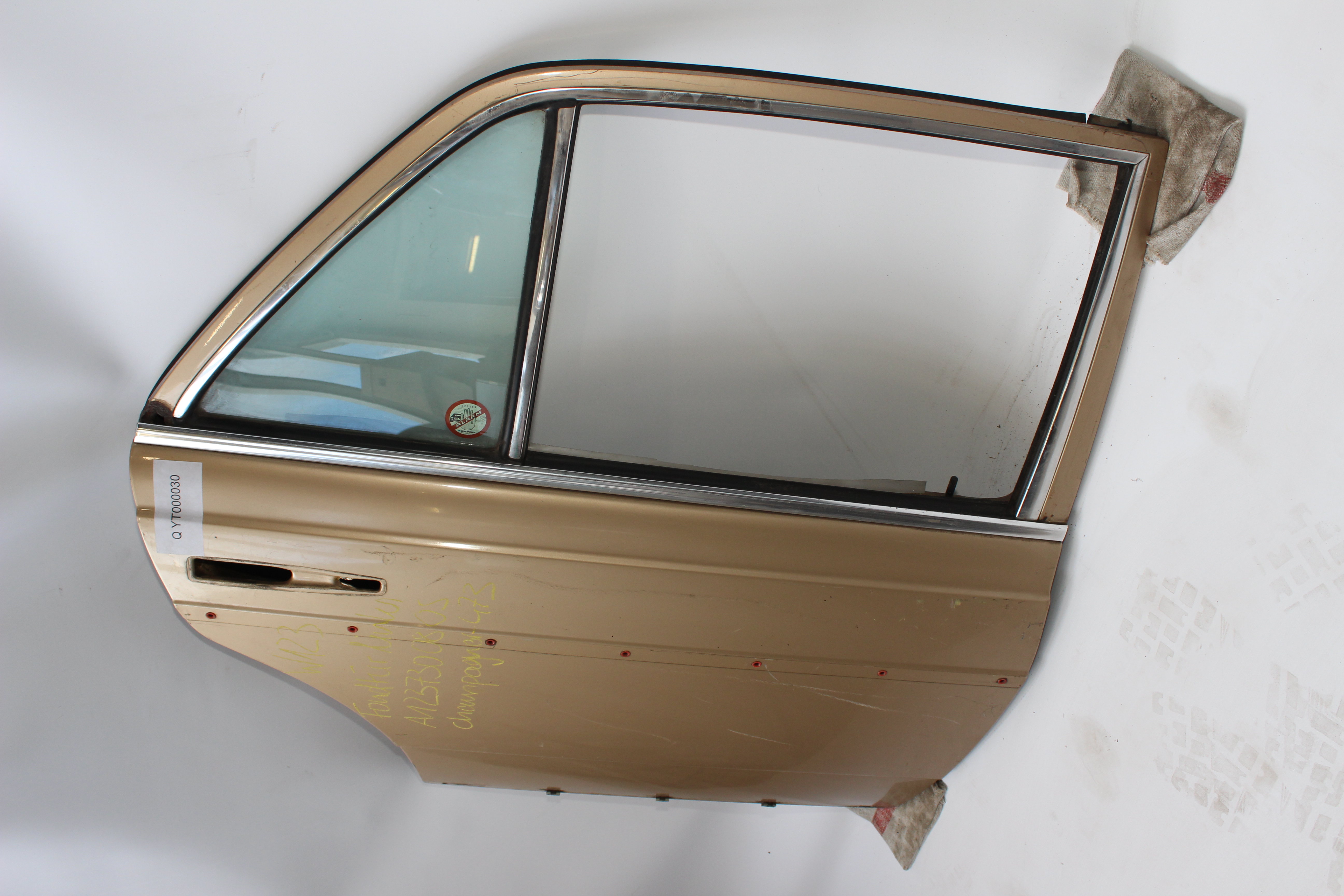 Fondtür rechts W123 Limousine Tür hinten rechts A1237300705 champagner 473