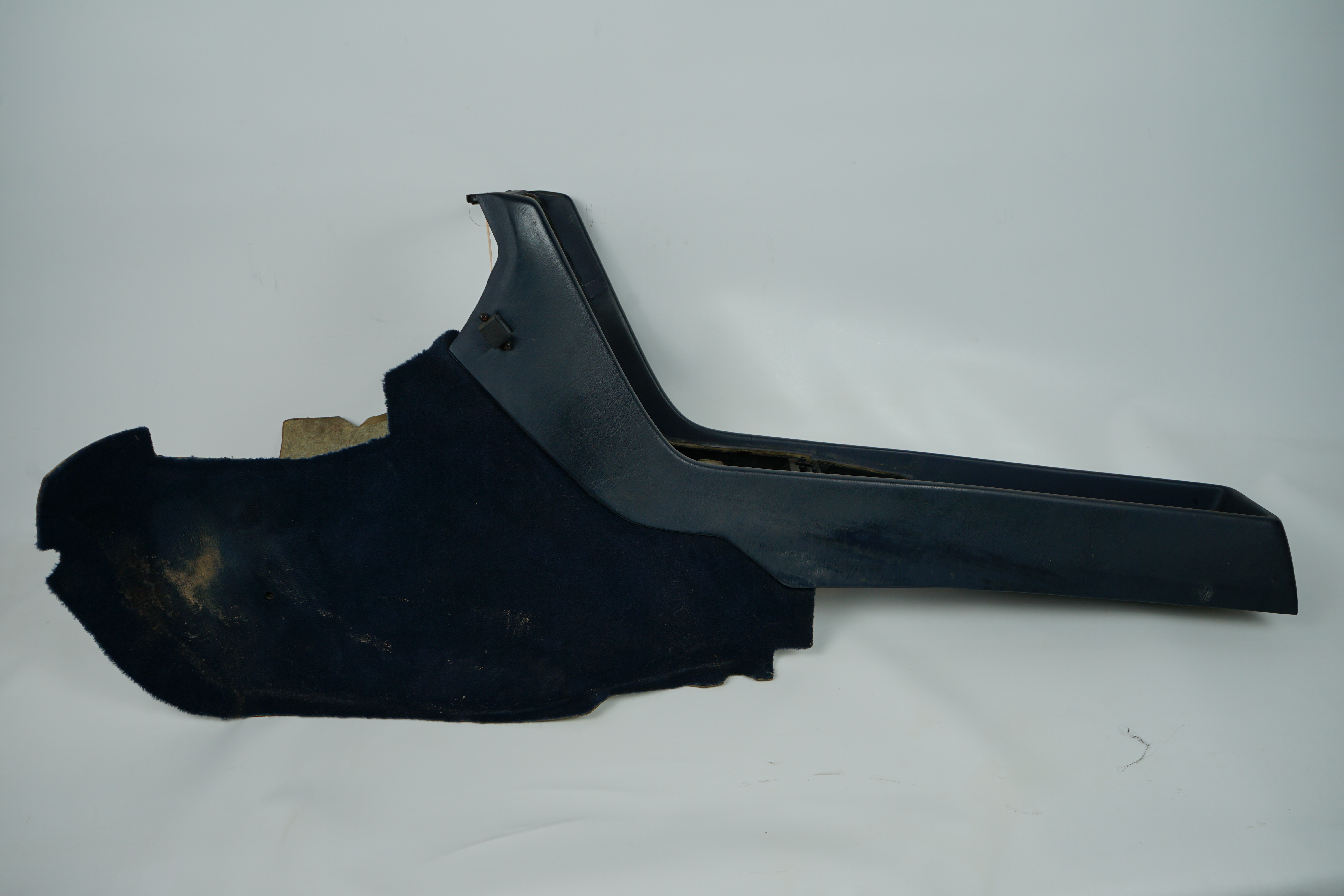  Mittelkonsole mit Belag blau Mercedes-Benz A124 C124 S124 W124 Mittelkonsole mit Belag li.1246800168 re.1246800968 A1246800850 5070