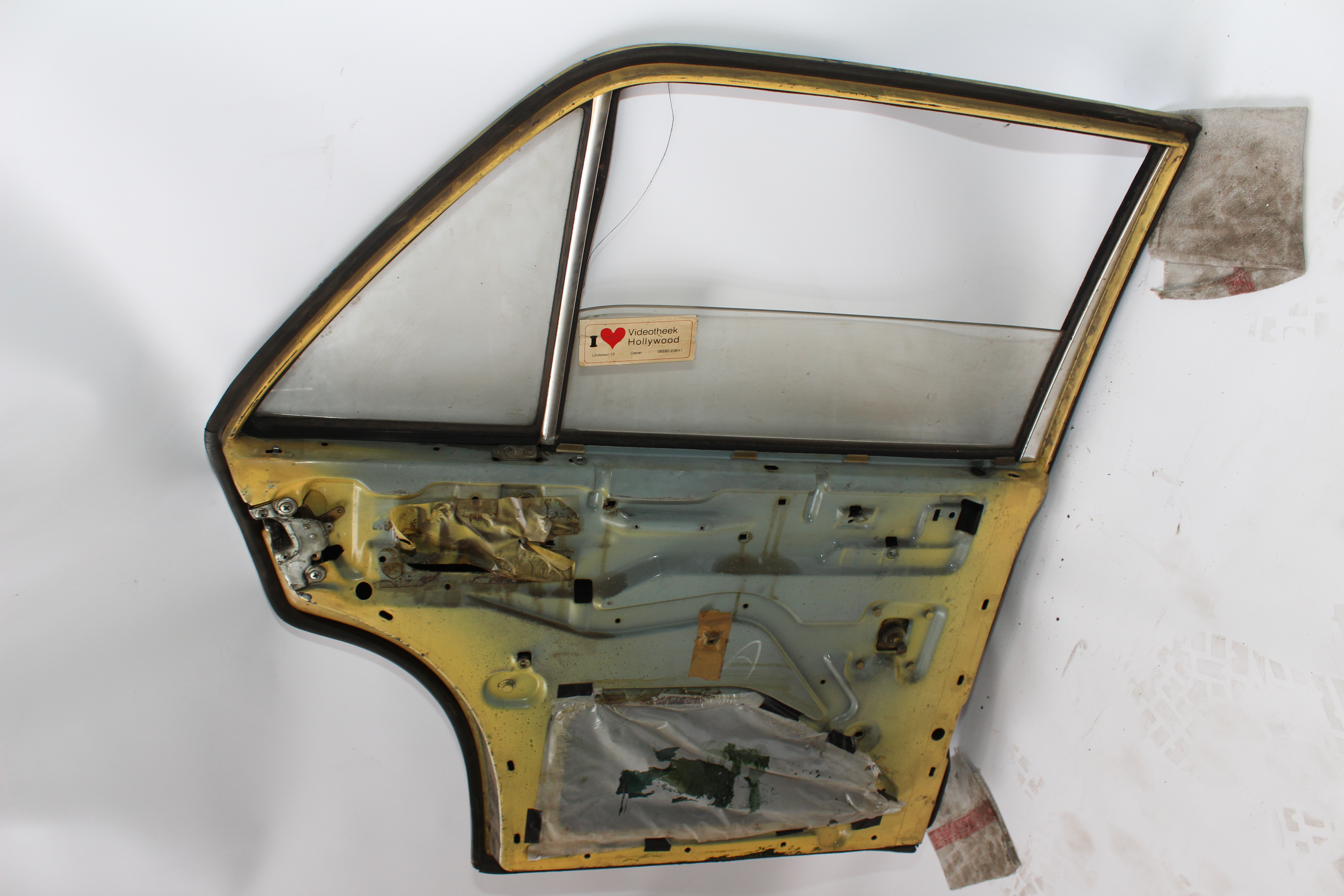 Fondtür links Mercedes-Benz W114 W115 /8 Strich acht hinten rechts Verglasung klar grünmetallic A1157301105