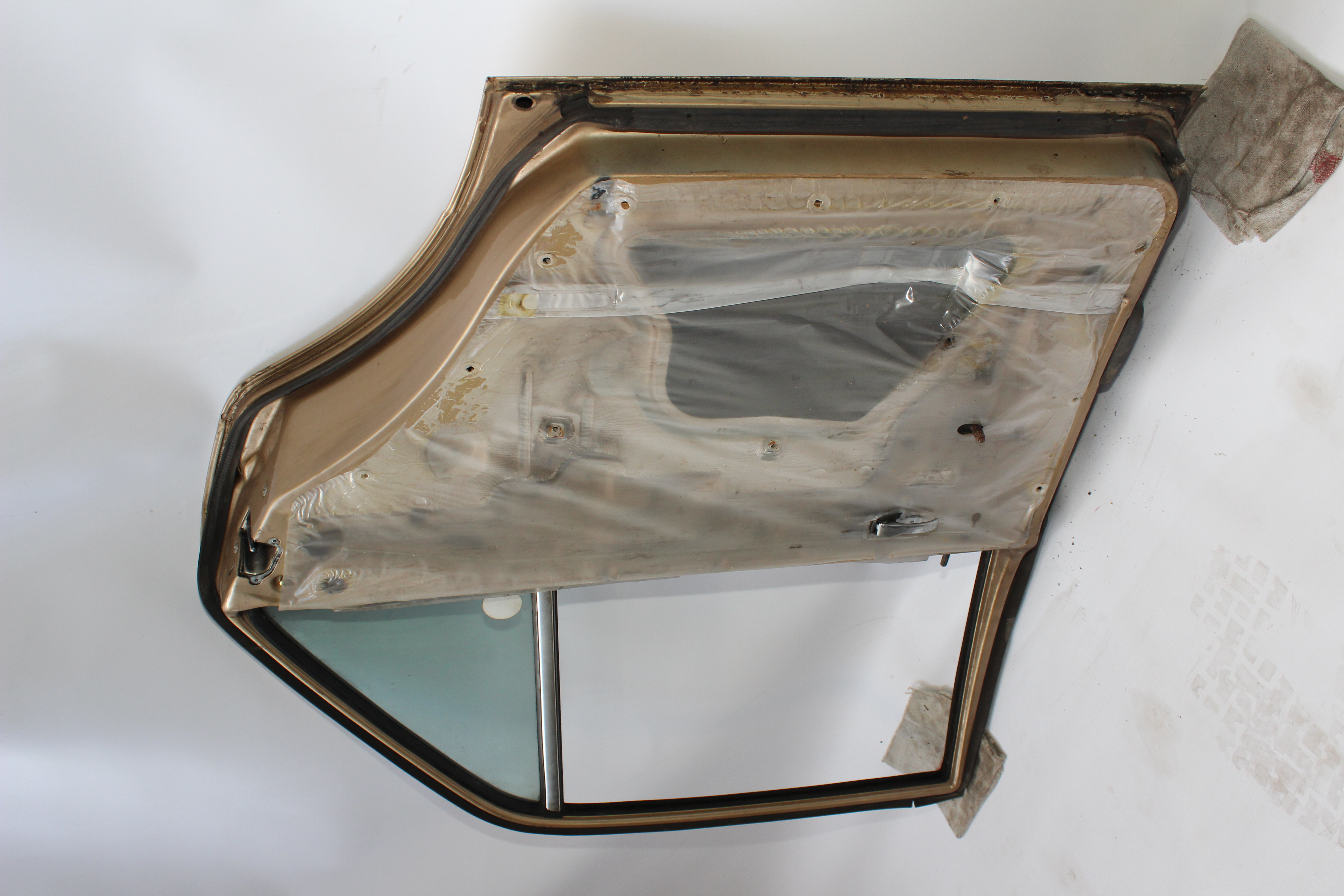 Fondtür rechts W123 Limousine Tür hinten rechts A1237300705 champagner 473