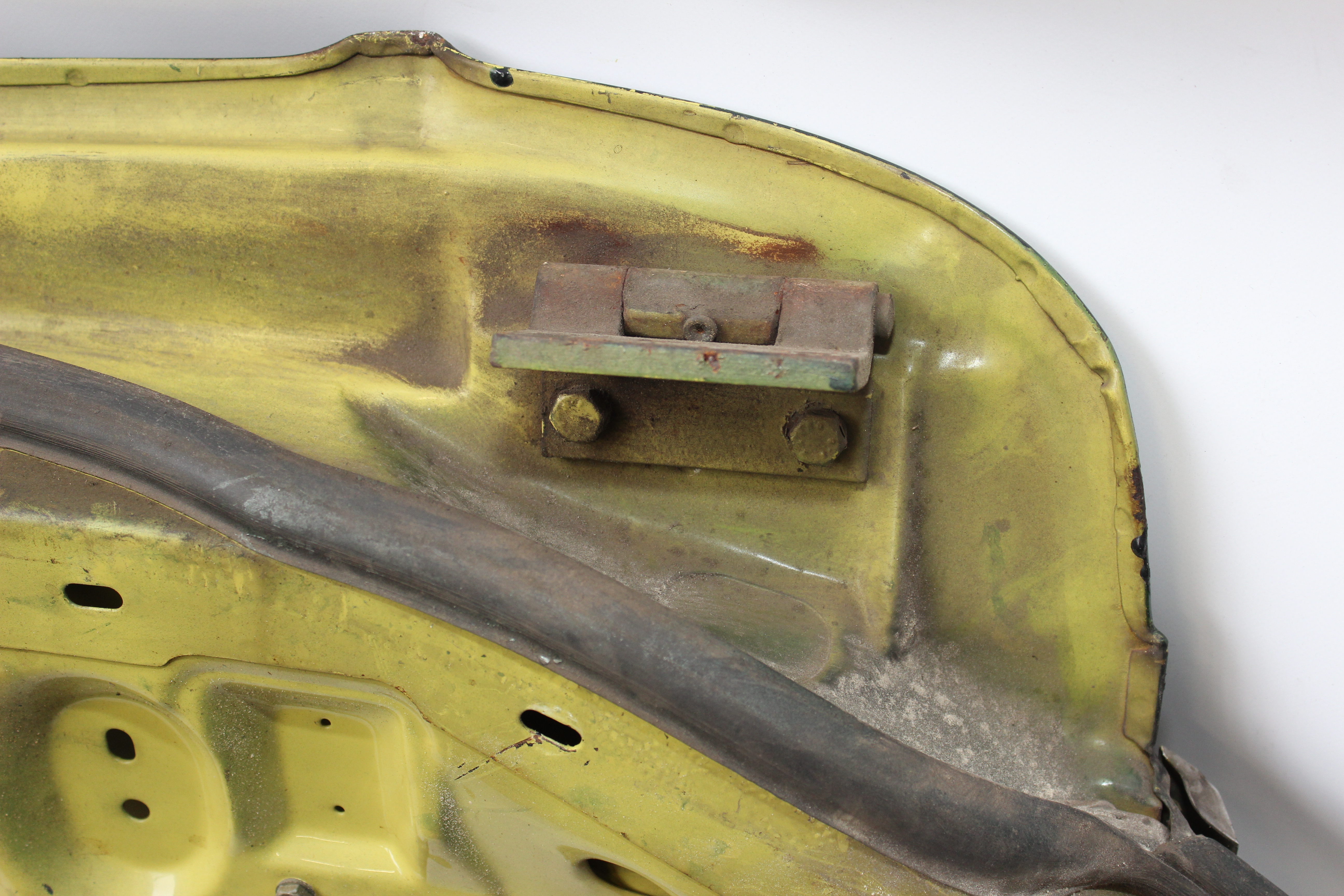 Fondtür rechts Mercedes-Benz W114 W115 /8 Strich acht Hintertür Beifahrerseite Verglasung klar grünmetallic A1157301205  