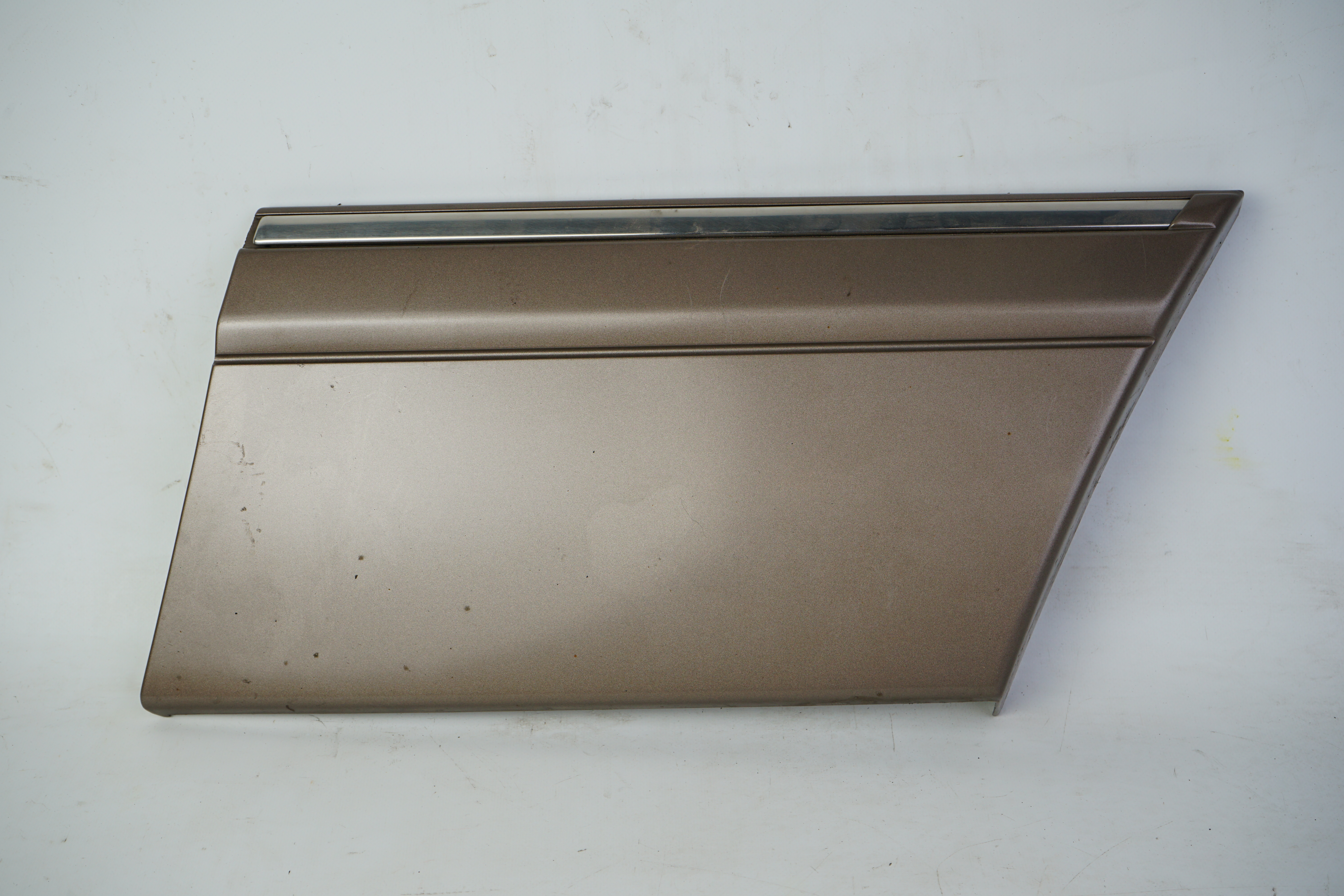 Verkleidung Kotflügel vorn rechts Sacco-Brett W126 S-Klasse 2.Serie 260SE-560SEL Limousine C126 420SEC-560SEC Coupé Verkleidung außen A1266903640 incl.Zierstab A1266985280