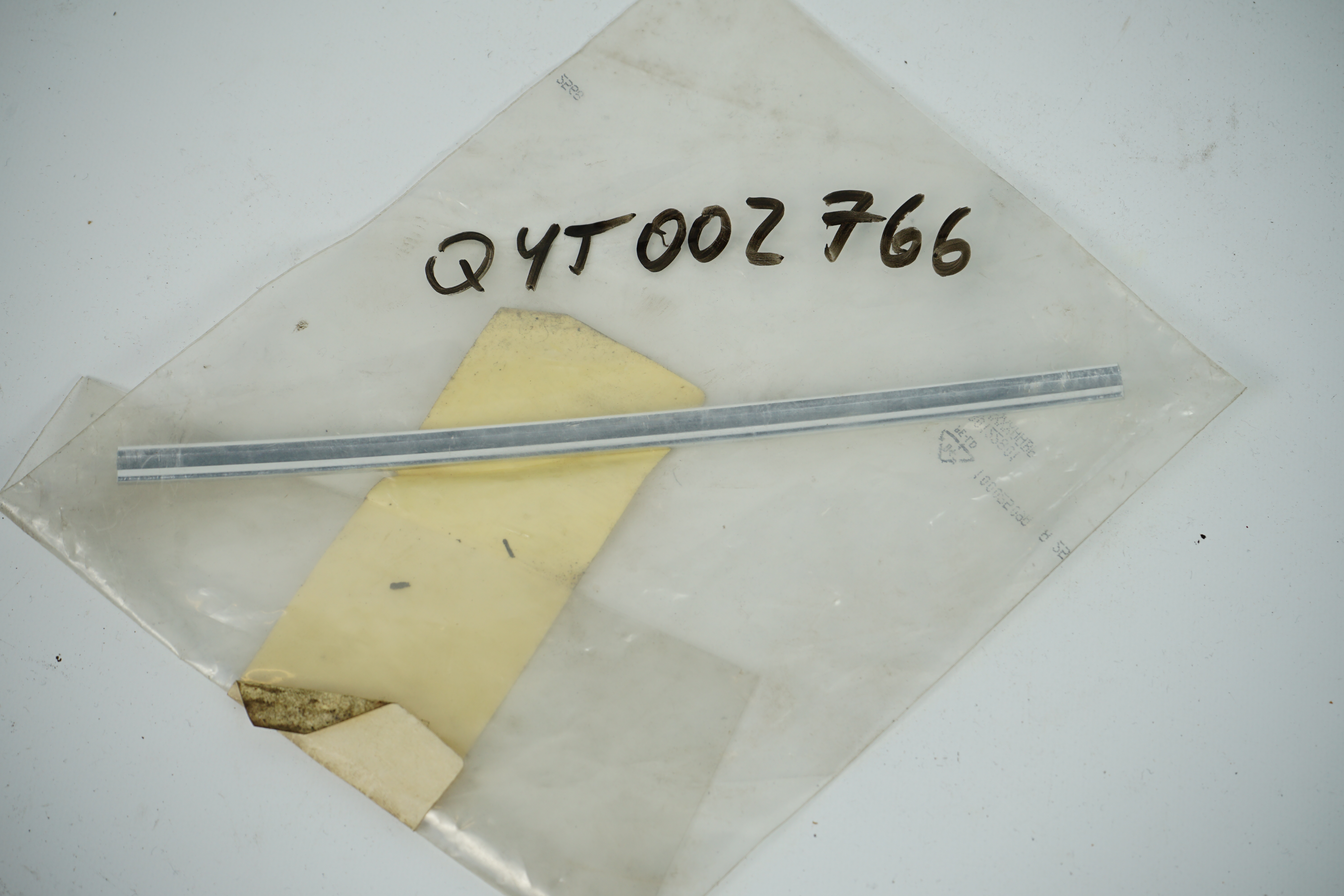 Zierstab Grill neu! Mercedes-Benz A124 C124 S124 W124 Zierstab für Kühlergrill A1248880285