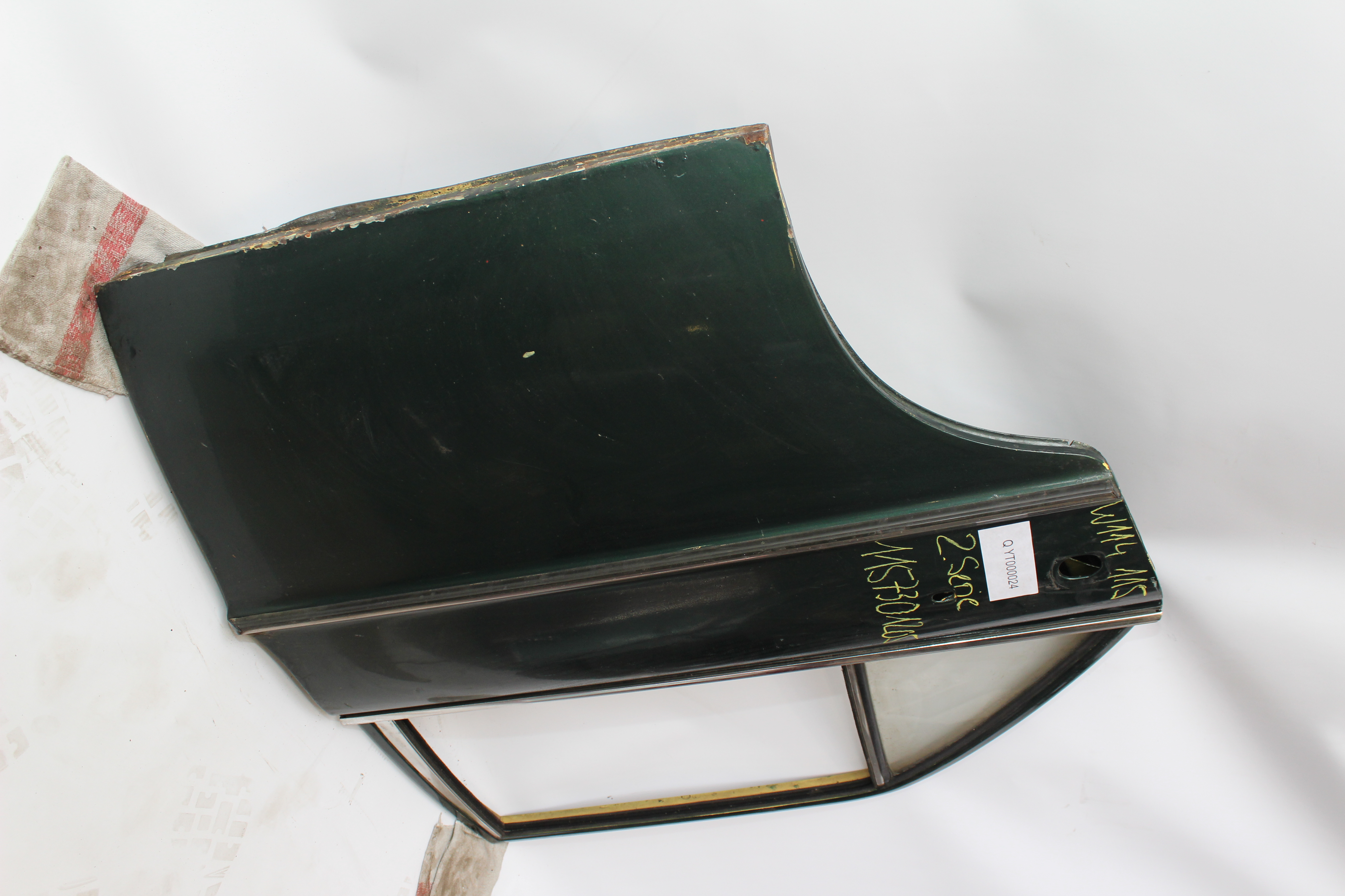 Fondtür rechts Mercedes-Benz W114 115 /8 Strich acht Tür hinten rechts Verglasung klar grünmetallic A1157301205 